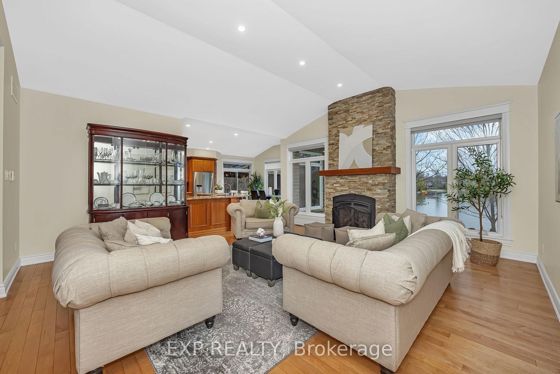 Photo 3 of 6703 Suncrest Drive, Ottawa, Greely — HOMEH