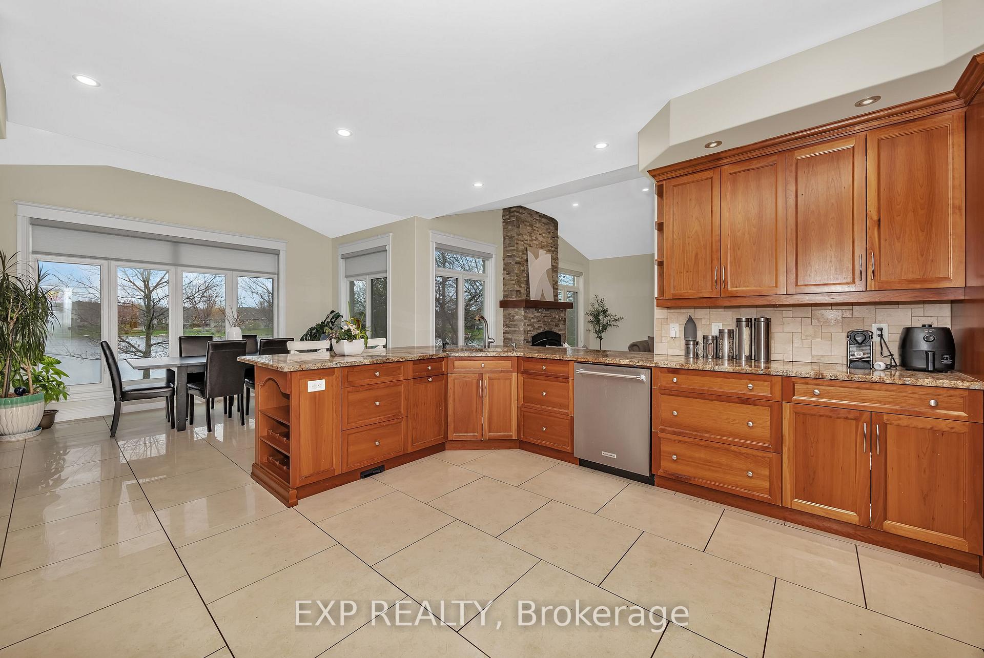 Photo 7 of 6703 Suncrest Drive, Ottawa, Greely — HOMEH