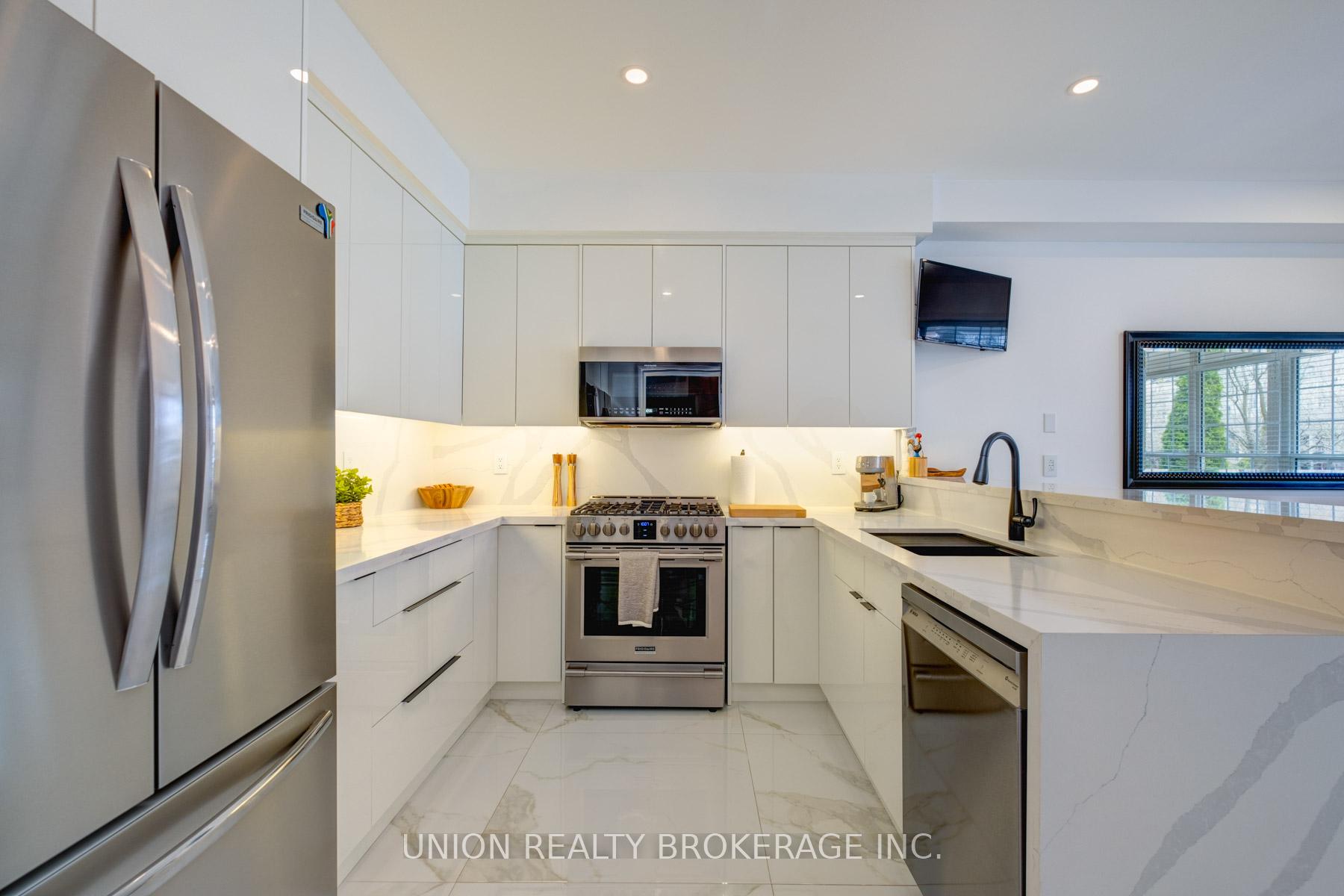 Photo 12 of 61 Sarah Ashbridge Avenue, Toronto, The Beaches — HOMEH