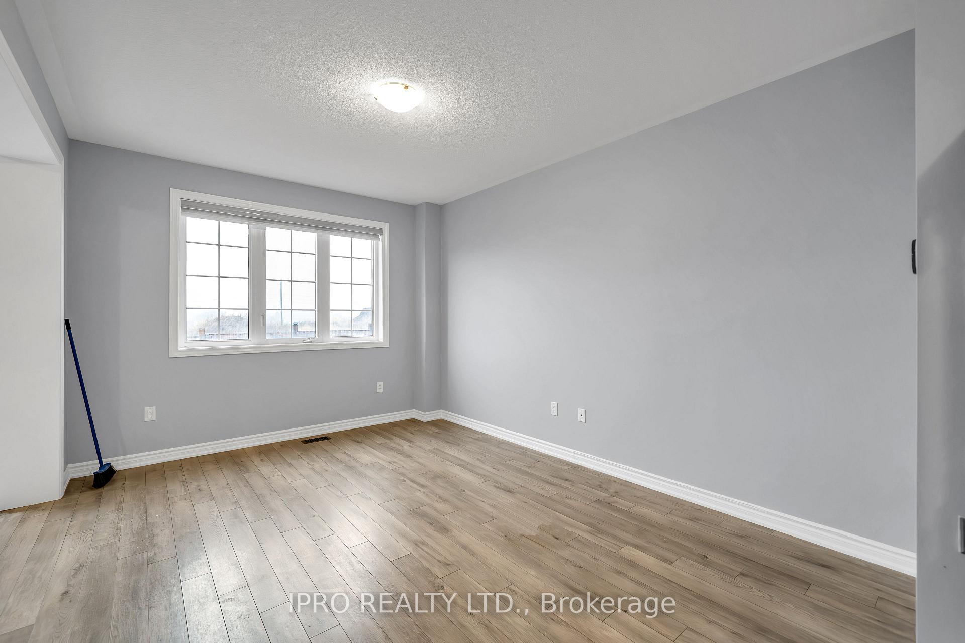 Photo 4 of 31 Broden Crescent, Whitby, Lynde Creek — HOMEH