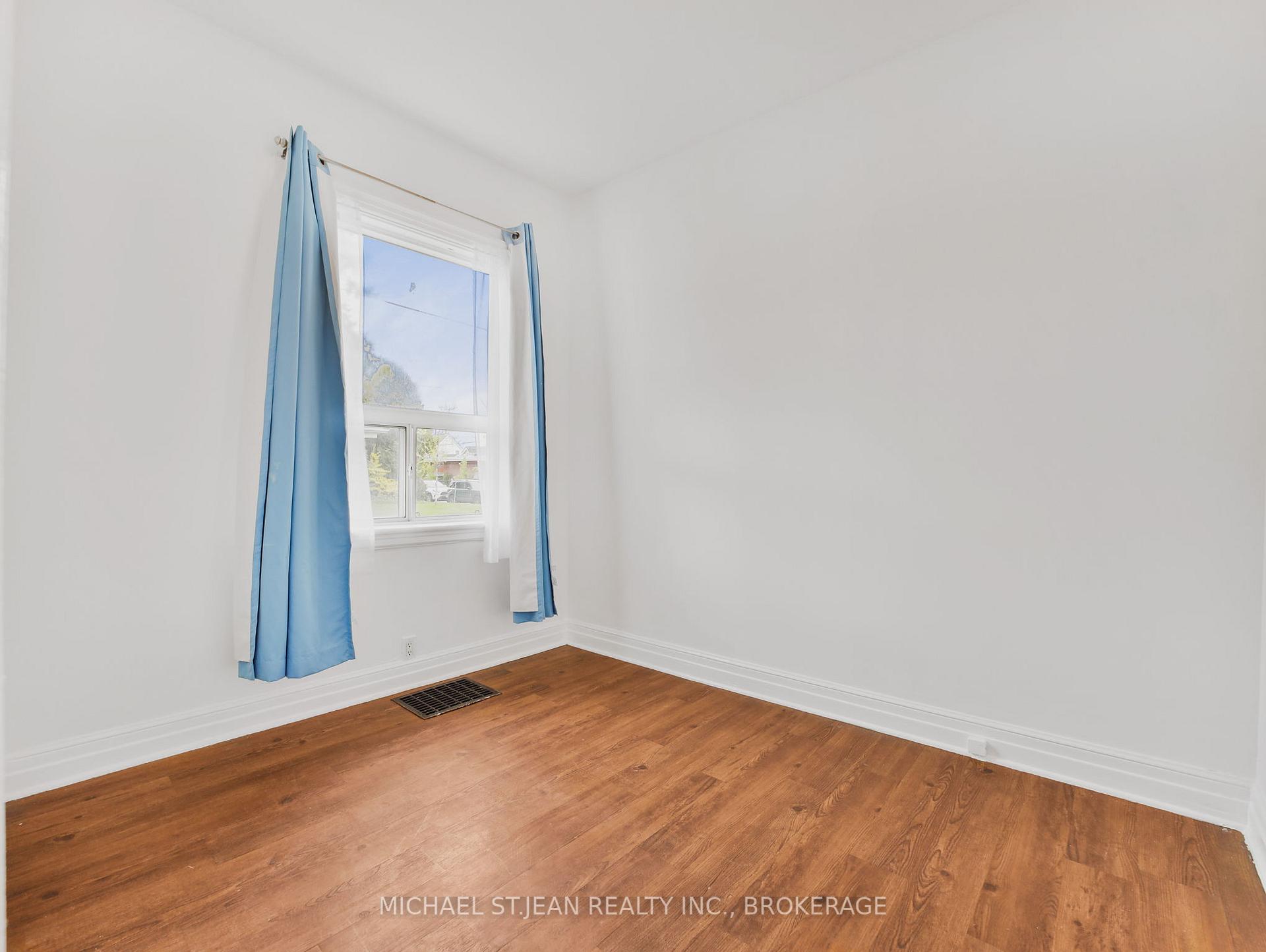 Photo 8 of 42 Ellis Avenue, Hamilton, Crown Point — HOMEH