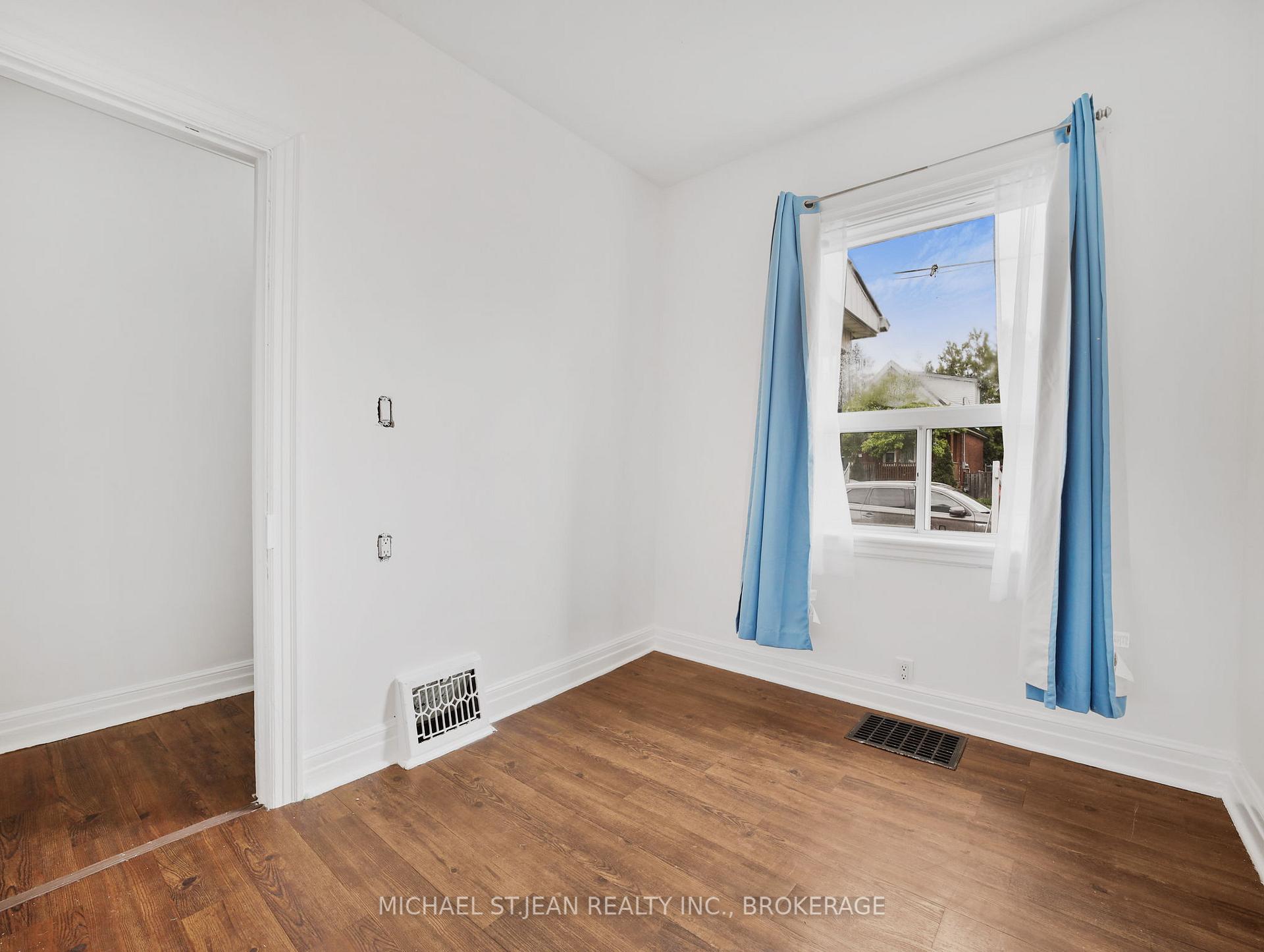 Photo 12 of 42 Ellis Avenue, Hamilton, Crown Point — HOMEH