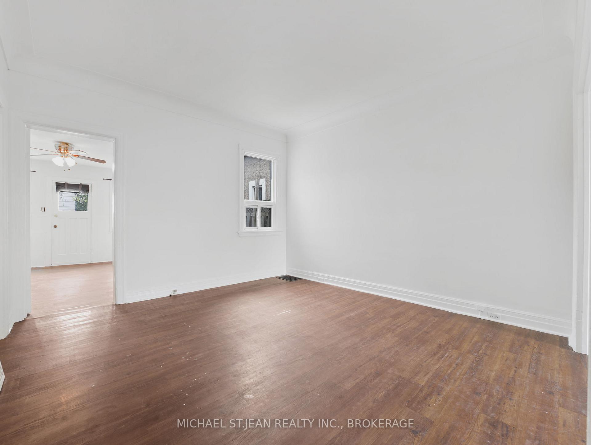 Photo 5 of 42 Ellis Avenue, Hamilton, Crown Point — HOMEH
