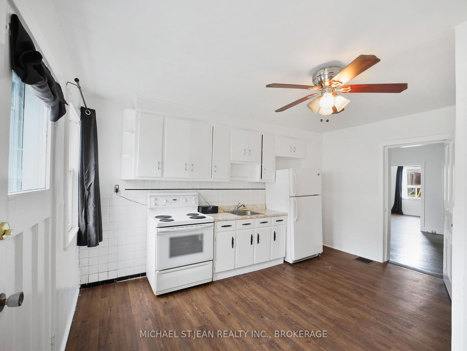 Photo 2 of 42 Ellis Avenue, Hamilton, Crown Point — HOMEH