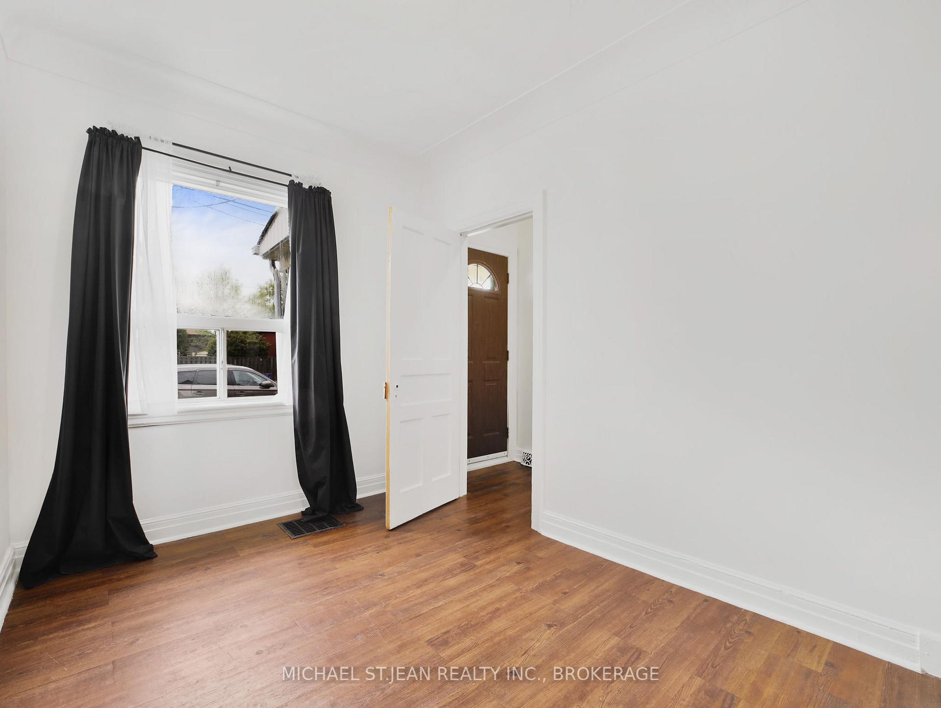 Photo 23 of 42 Ellis Avenue, Hamilton, Crown Point — HOMEH