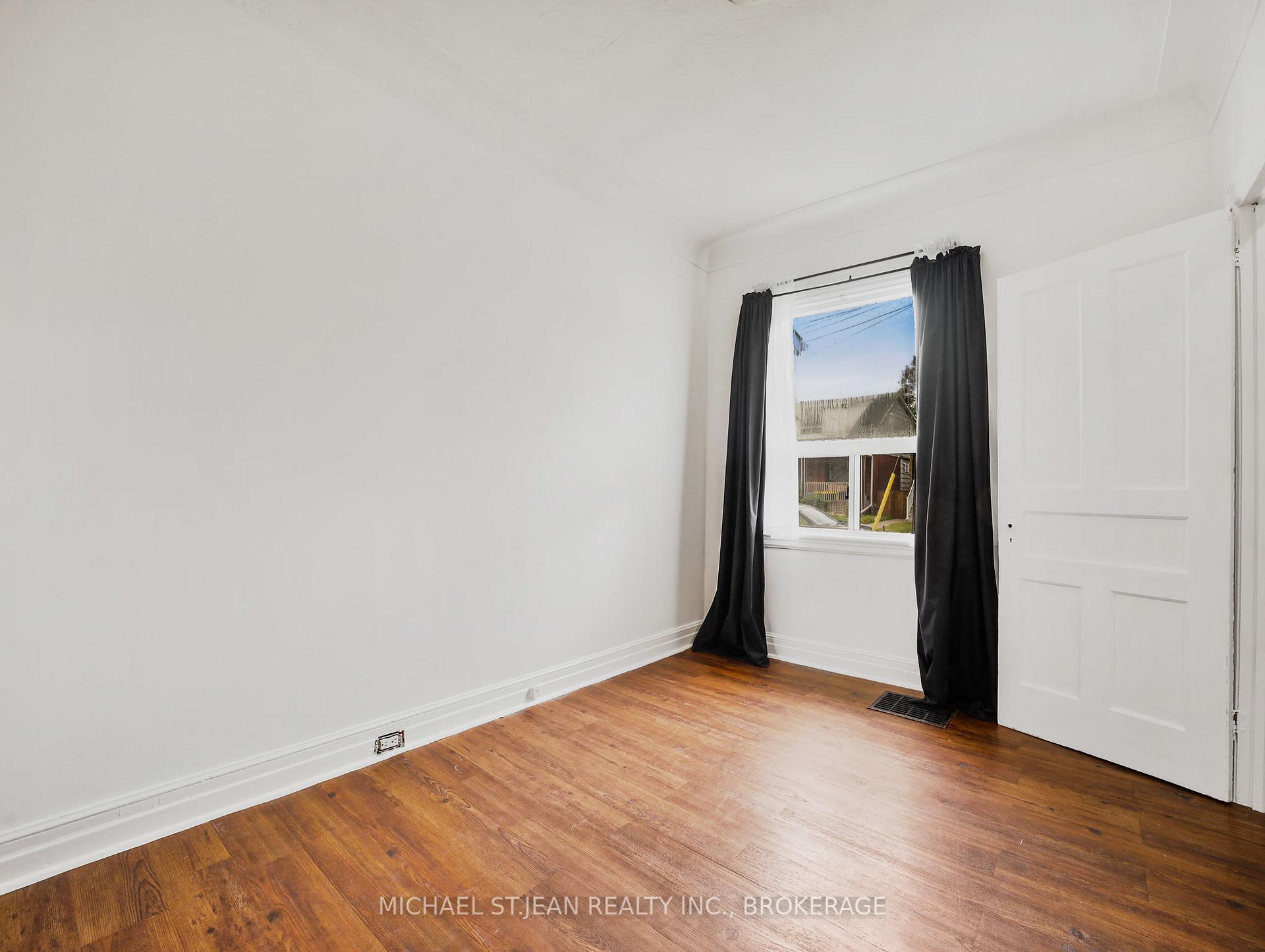Photo 6 of 42 Ellis Avenue, Hamilton, Crown Point — HOMEH