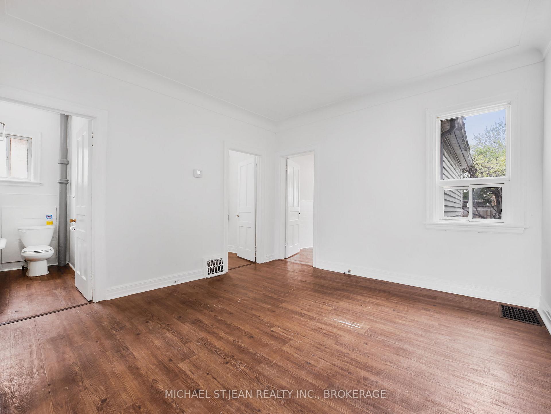 Photo 3 of 42 Ellis Avenue, Hamilton, Crown Point — HOMEH
