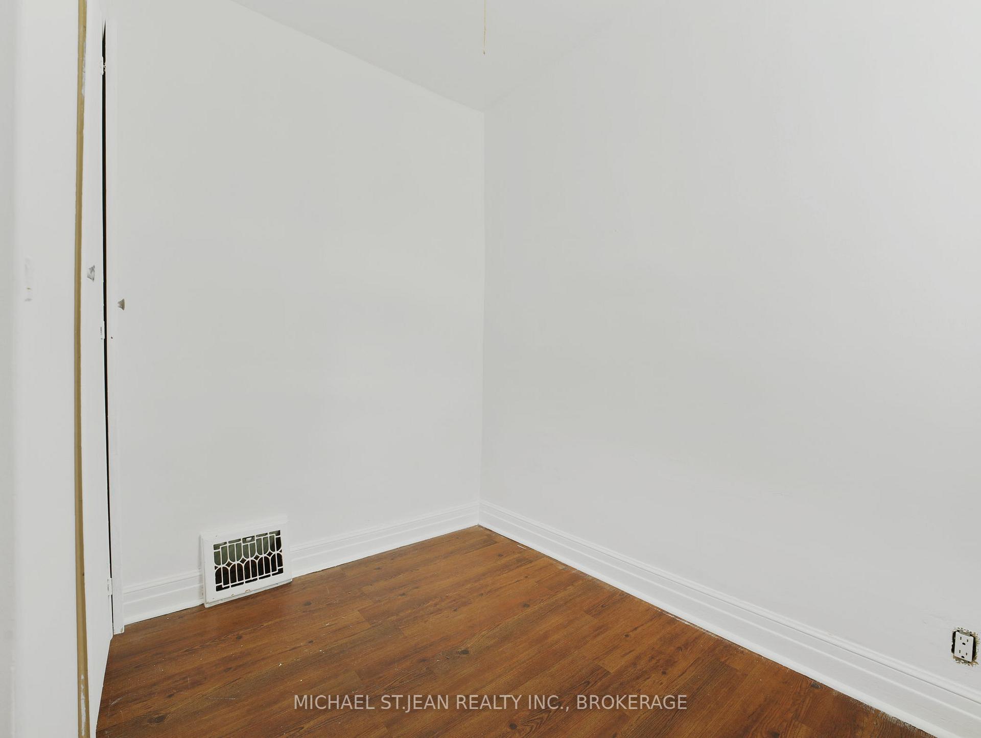 Photo 24 of 42 Ellis Avenue, Hamilton, Crown Point — HOMEH