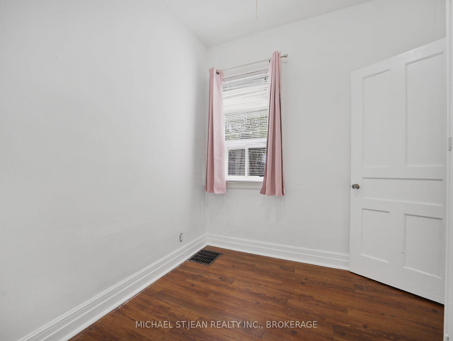 Photo 16 of 42 Ellis Avenue, Hamilton, Crown Point — HOMEH