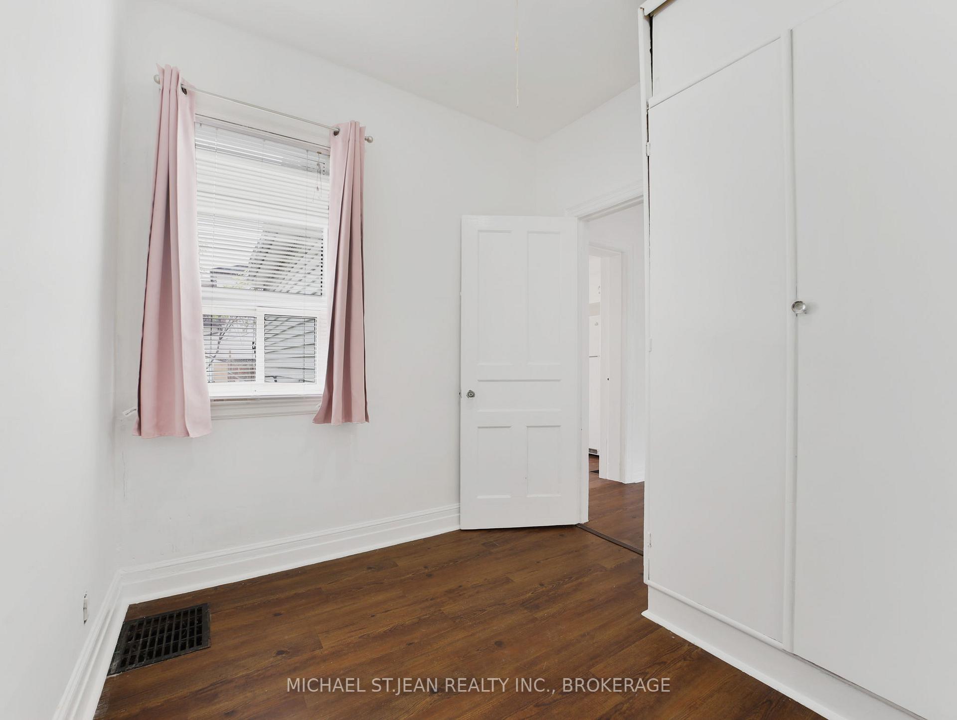Photo 13 of 42 Ellis Avenue, Hamilton, Crown Point — HOMEH