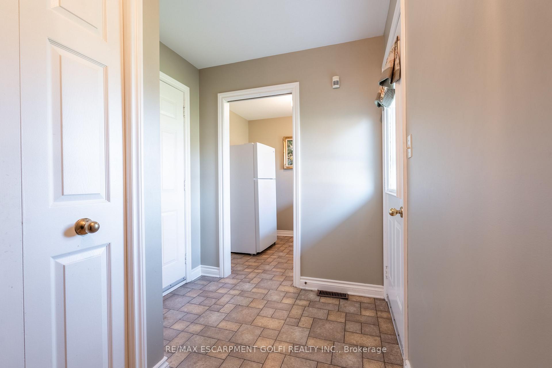 Photo 6 of 8560 Leeming Road, Hamilton, Mount Hope — HOMEH