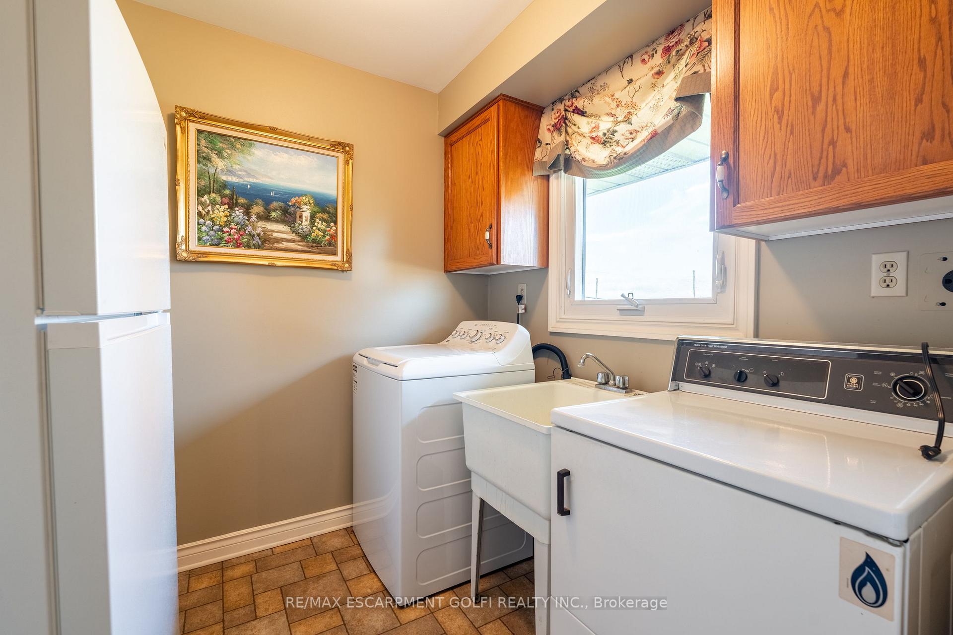 Photo 7 of 8560 Leeming Road, Hamilton, Mount Hope — HOMEH