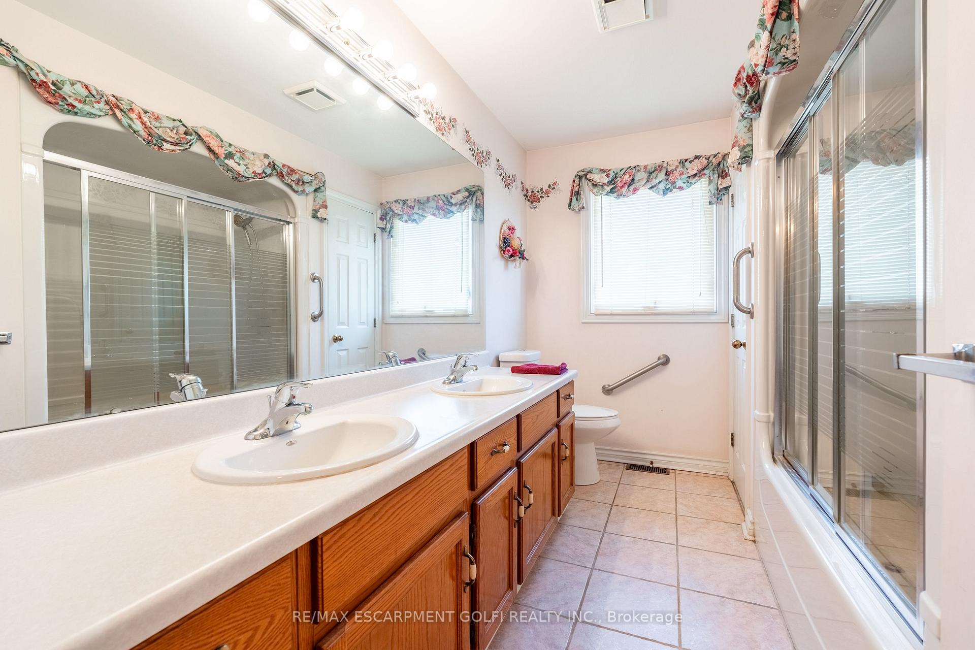 Photo 9 of 8560 Leeming Road, Hamilton, Mount Hope — HOMEH