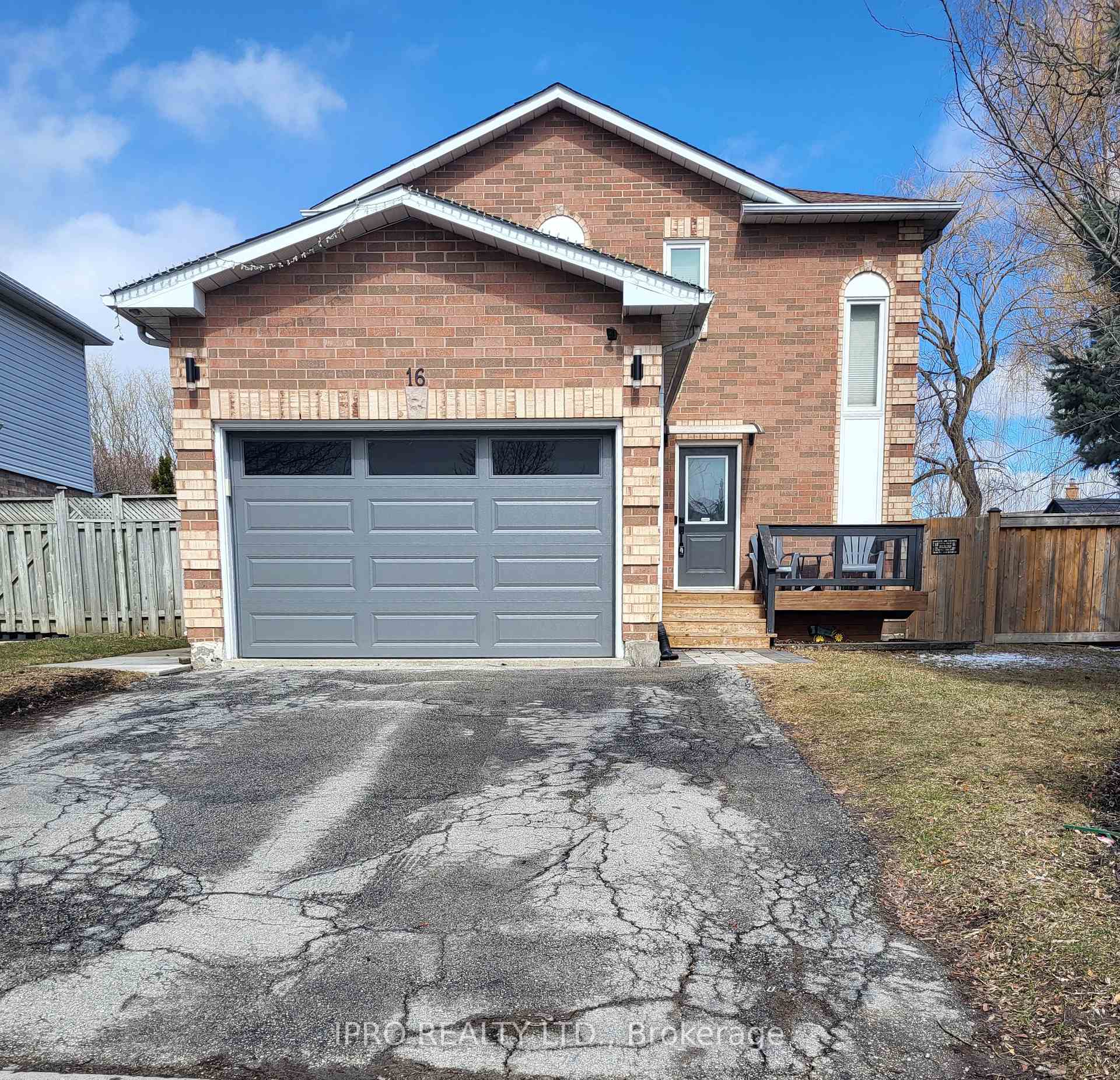 Photo 1 of 16 Smith Court, Caledon, Bolton East — HOMEH