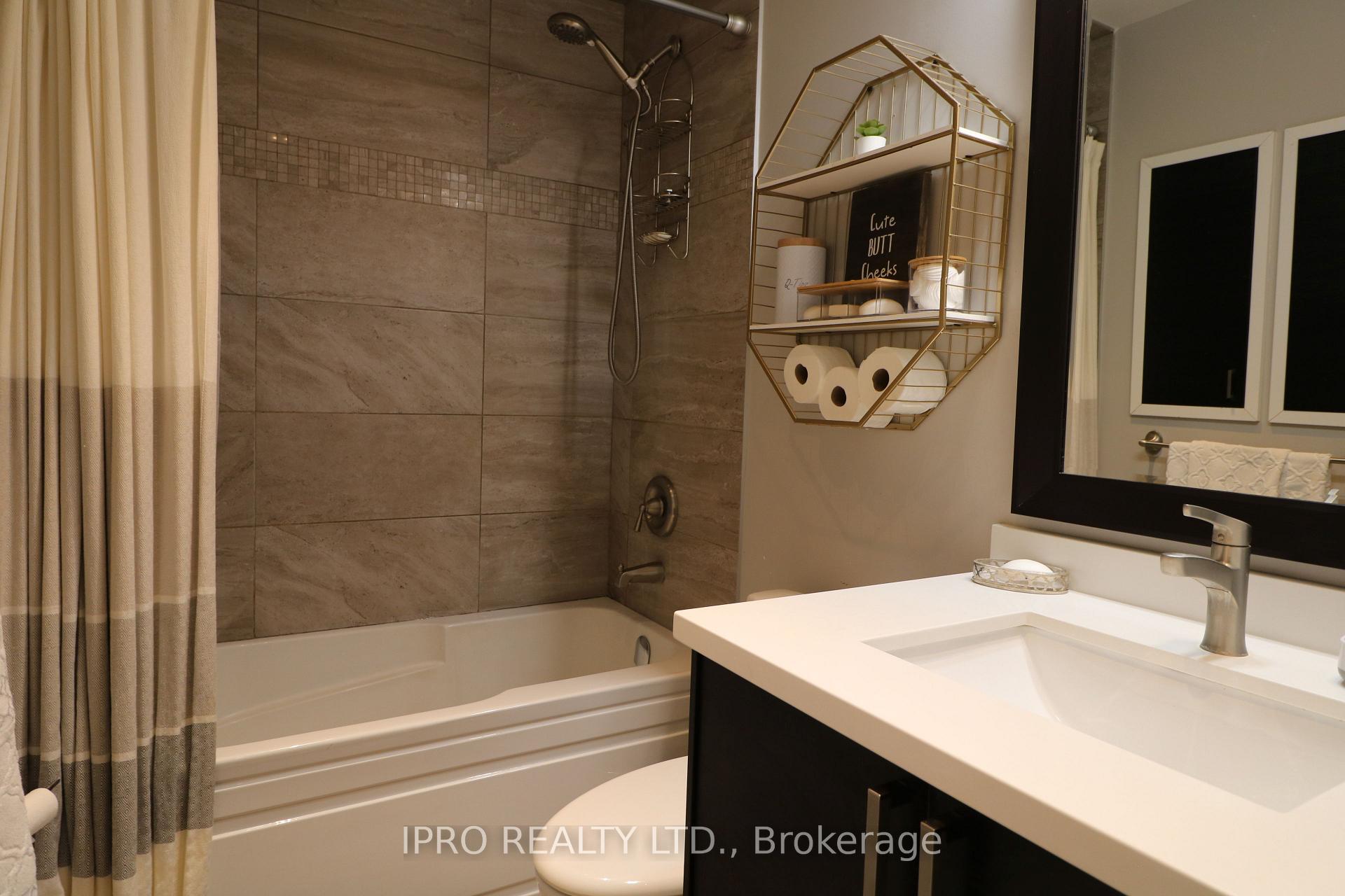 Photo 10 of 16 Smith Court, Caledon, Bolton East — HOMEH