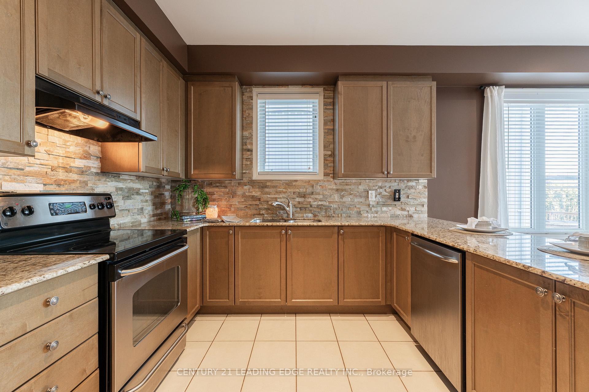 Photo 3 of 1305 Tall Pine Avenue, Oshawa, Pinecrest — HOMEH