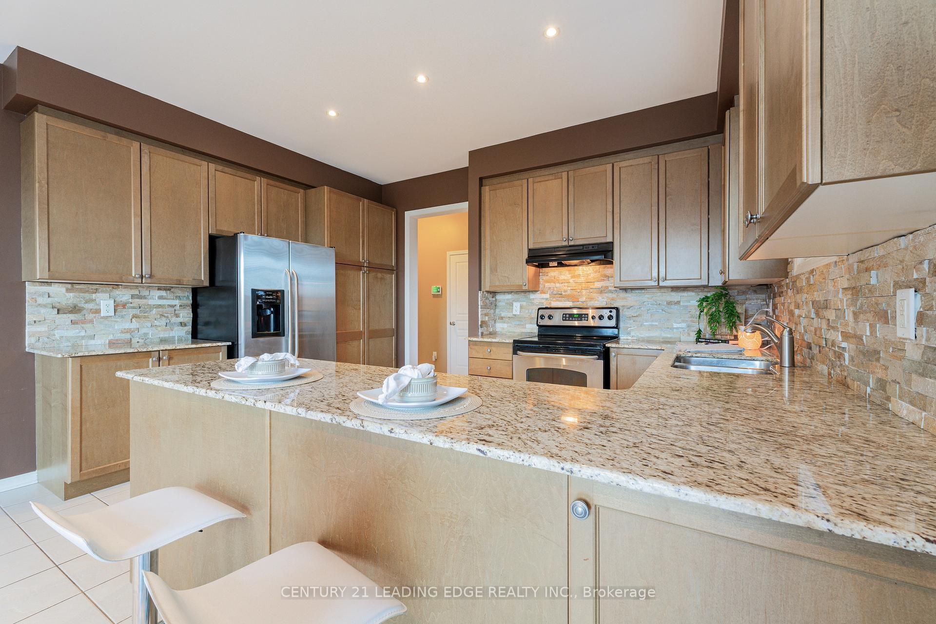 Photo 2 of 1305 Tall Pine Avenue, Oshawa, Pinecrest — HOMEH
