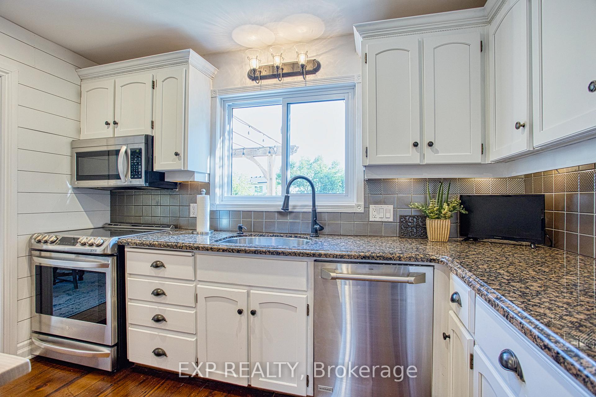 Photo 17 of 105 Central Avenue, Grimsby, Grimsby East — HOMEH