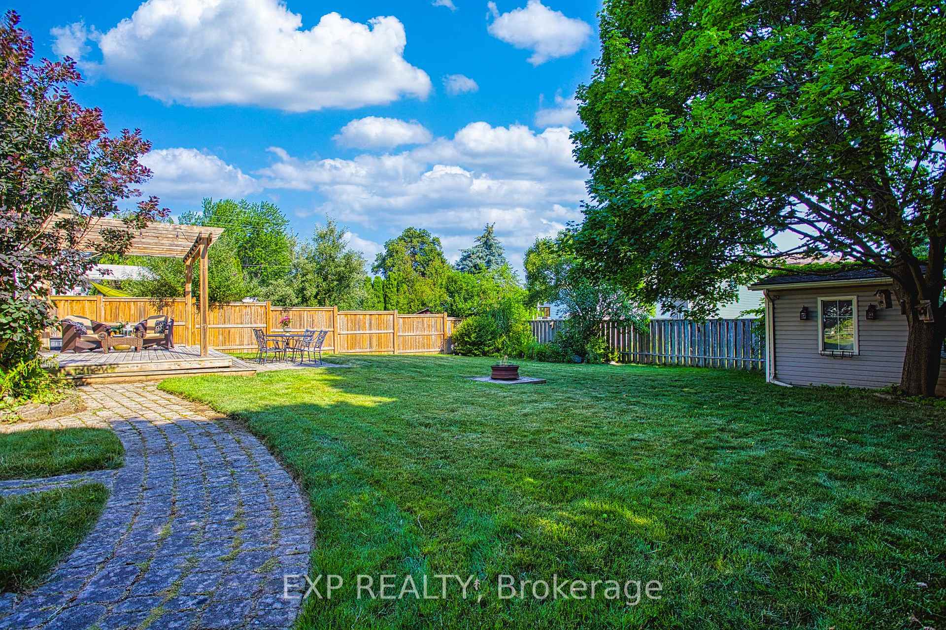 Photo 41 of 105 Central Avenue, Grimsby, Grimsby East — HOMEH