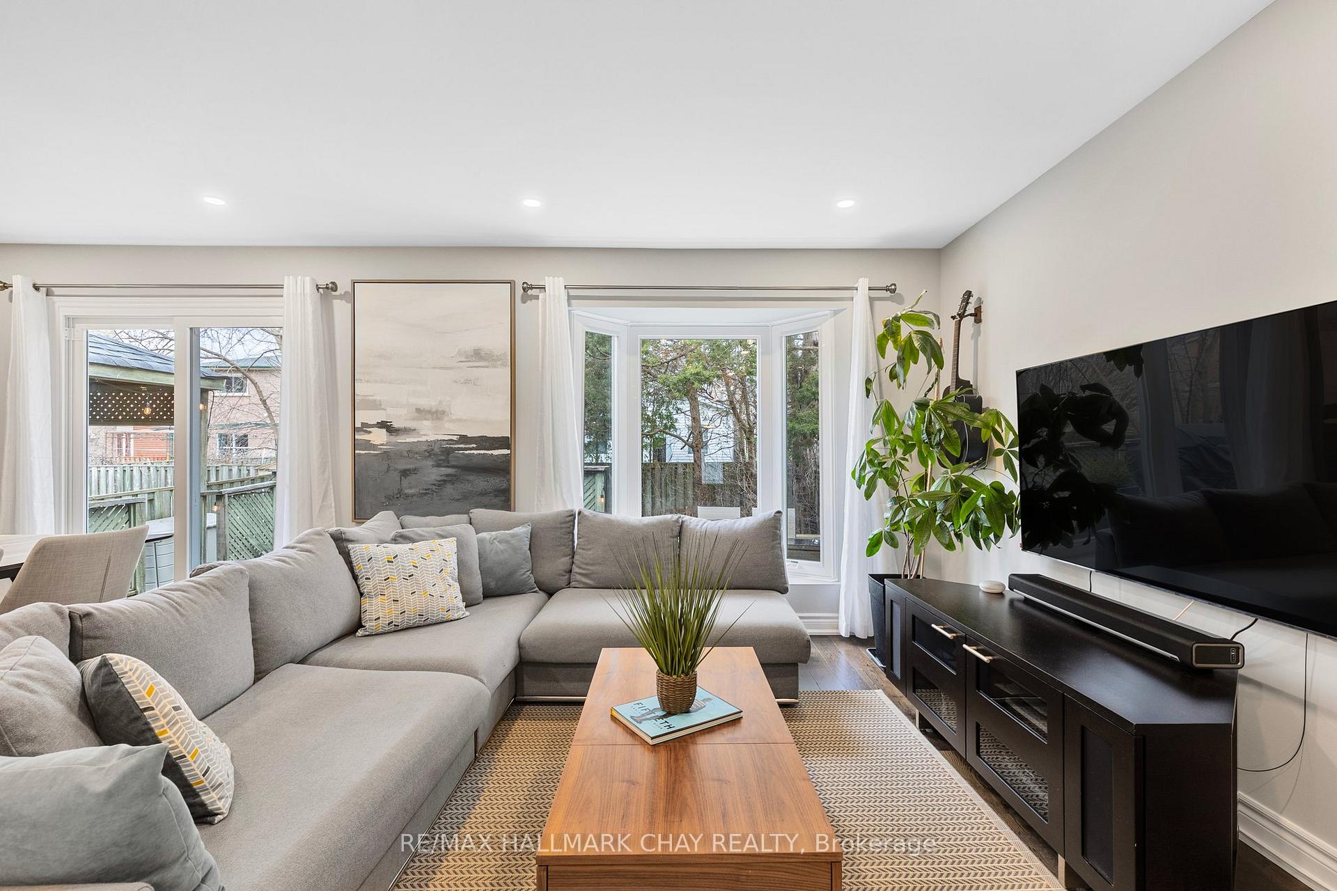 Photo 12 of 55 Marlow Crescent, Markham, Markville — HOMEH