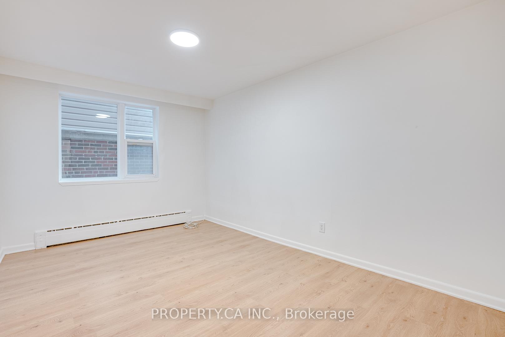 Photo 4 of Unit Ph2, 104 Gloucester Grove, Toronto, Oakwood Village — HOMEH