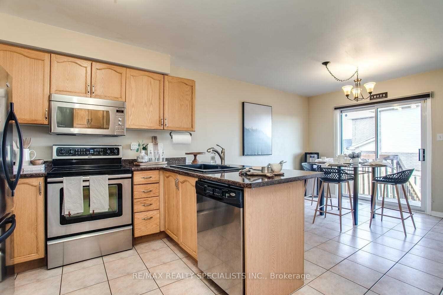 Photo 5 of 47 Goodwin Avenue, Clarington, Bowmanville — HOMEH