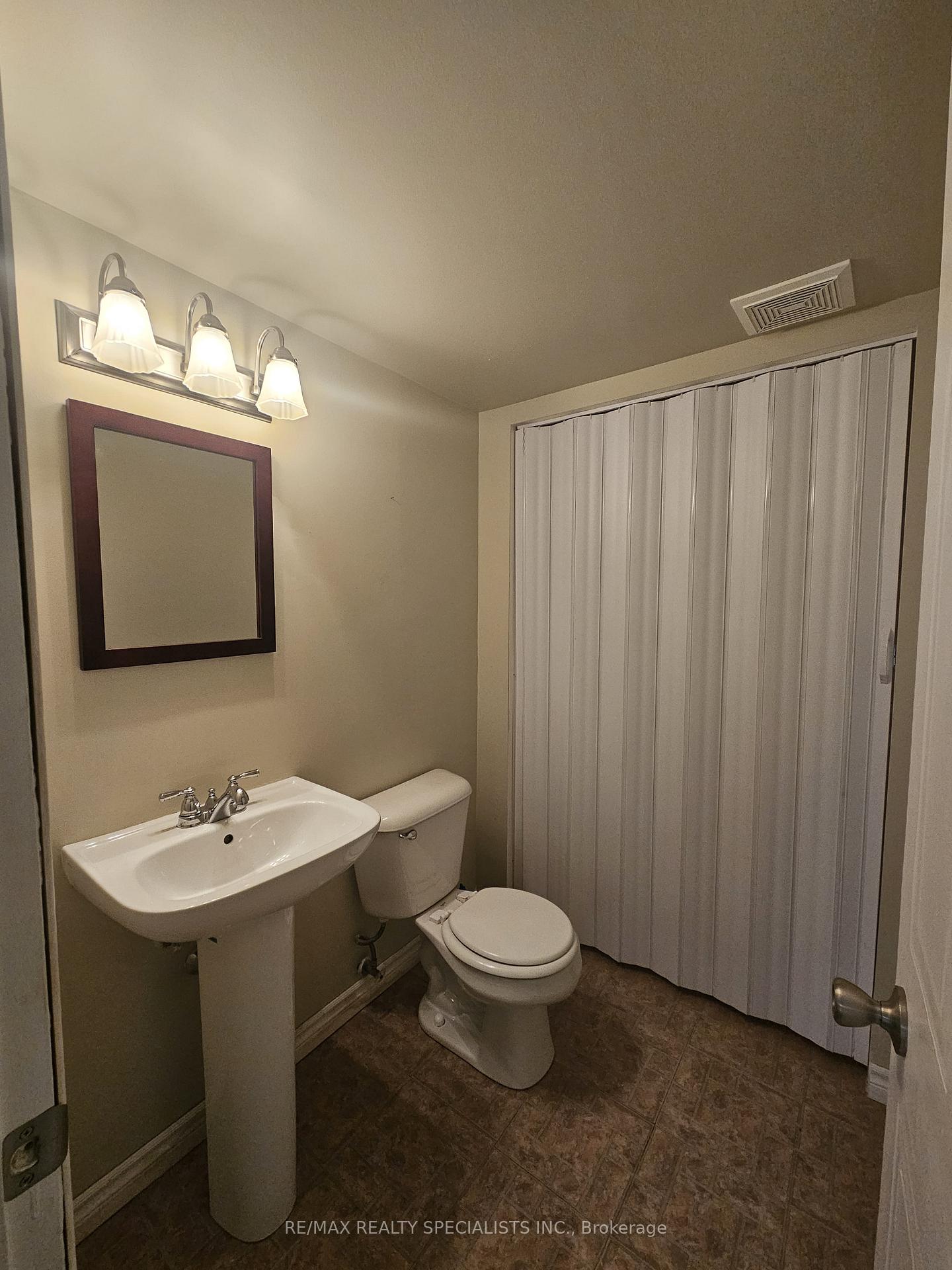 Photo 17 of 47 Goodwin Avenue, Clarington, Bowmanville — HOMEH