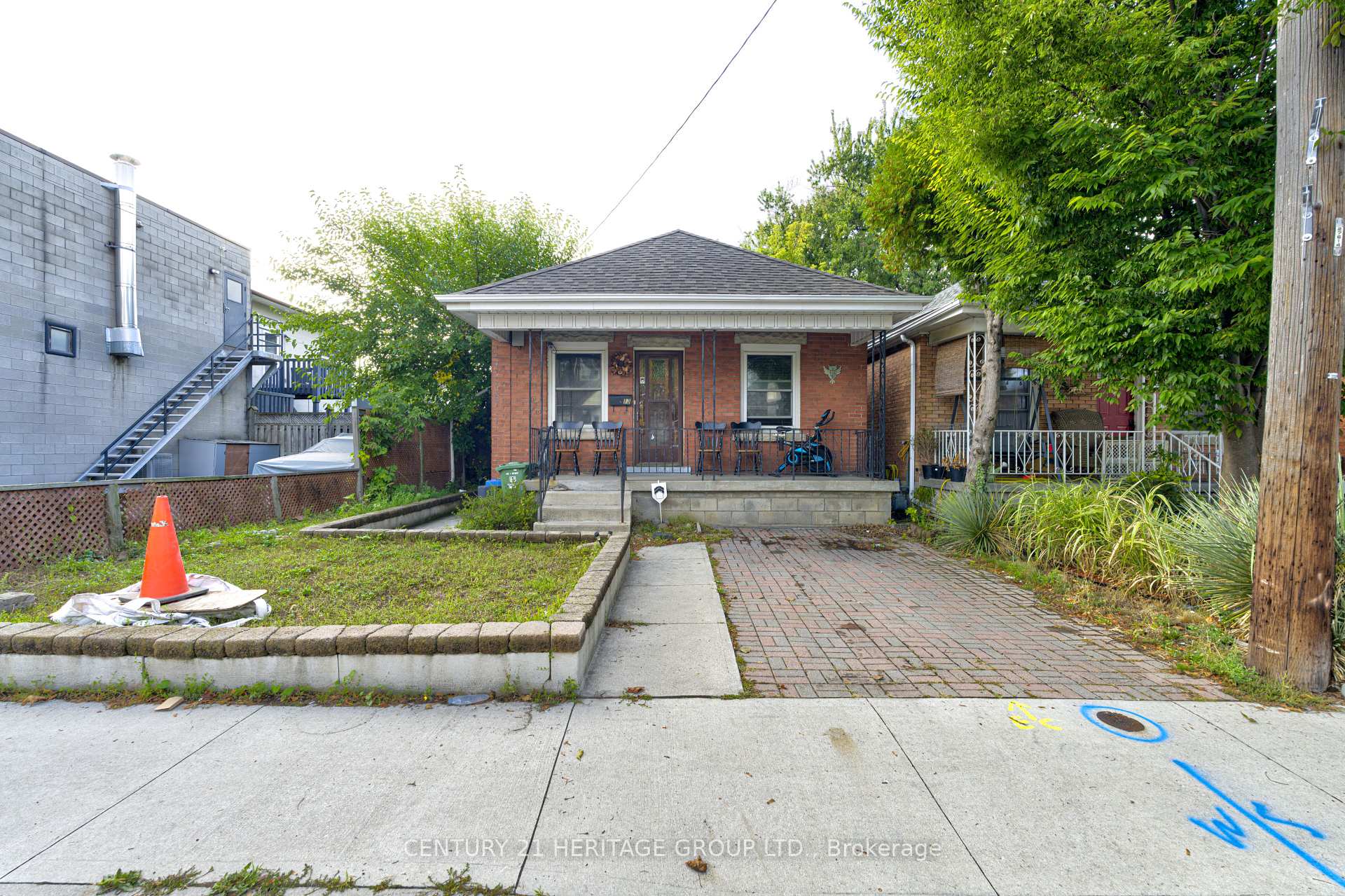 Front of 13 Cameron Avenue N