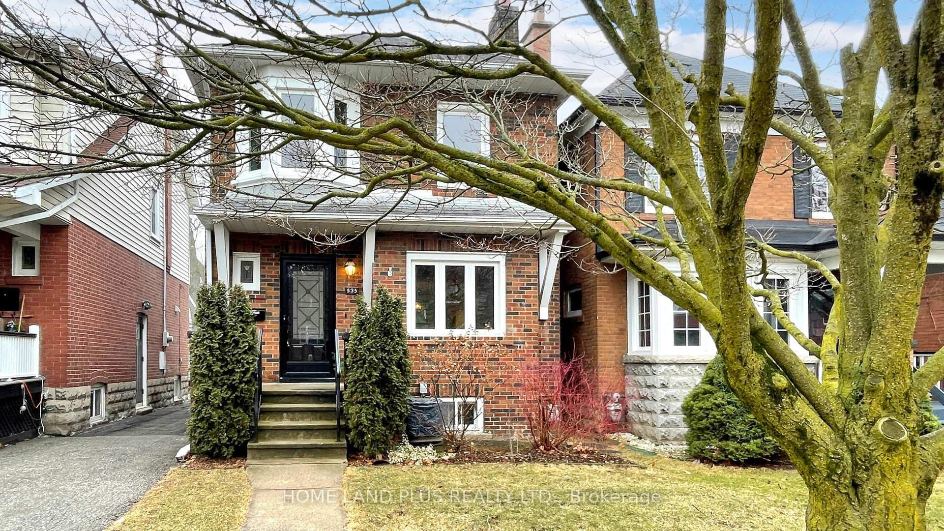 Front of 535 Hillsdale Avenue E