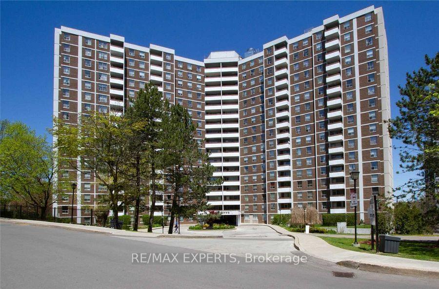 Front of Unit 802, 10 Edgecliff Golfway