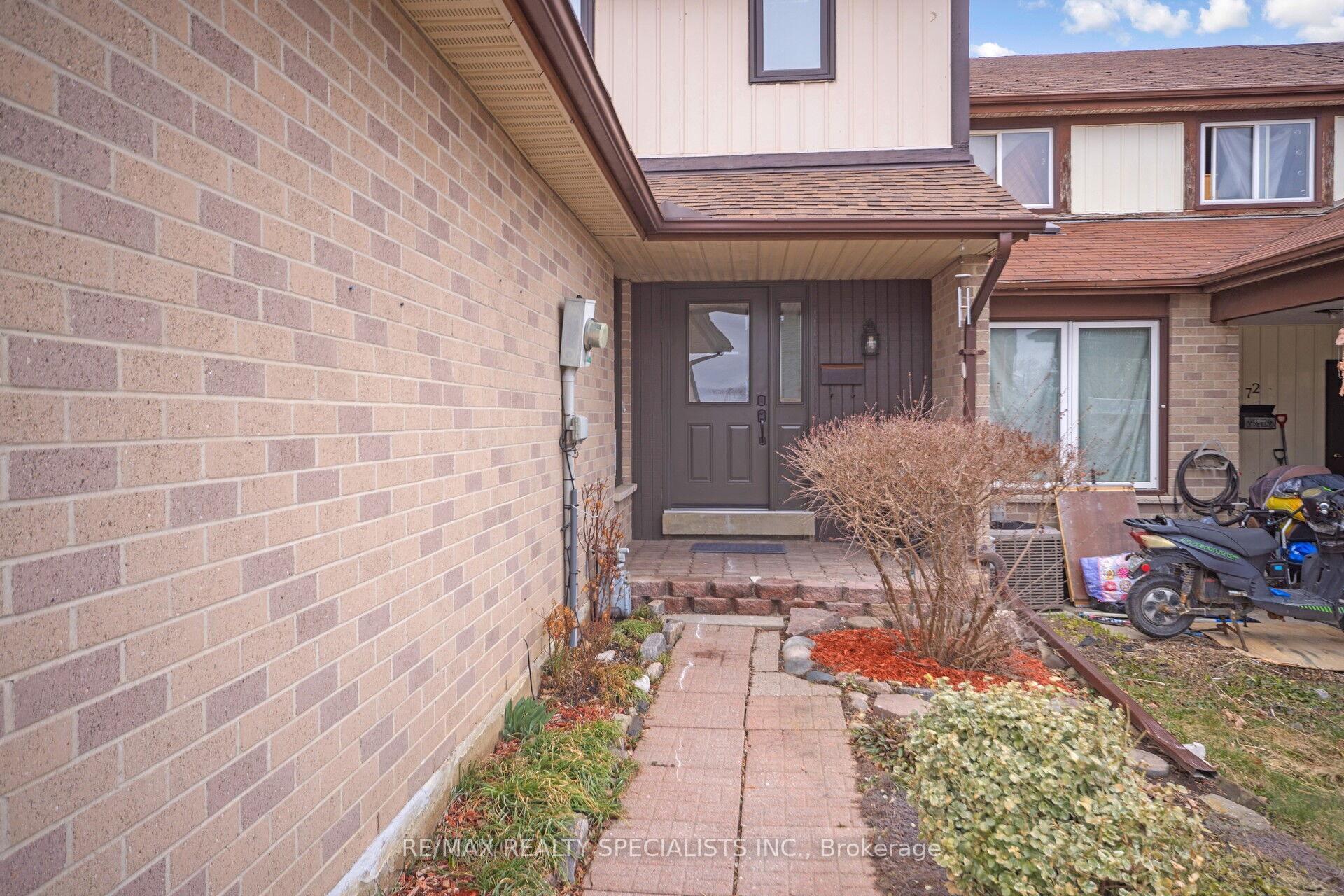 Photo 9 of 70 Primrose Crescent, Brampton, Heart Lake West — HOMEH