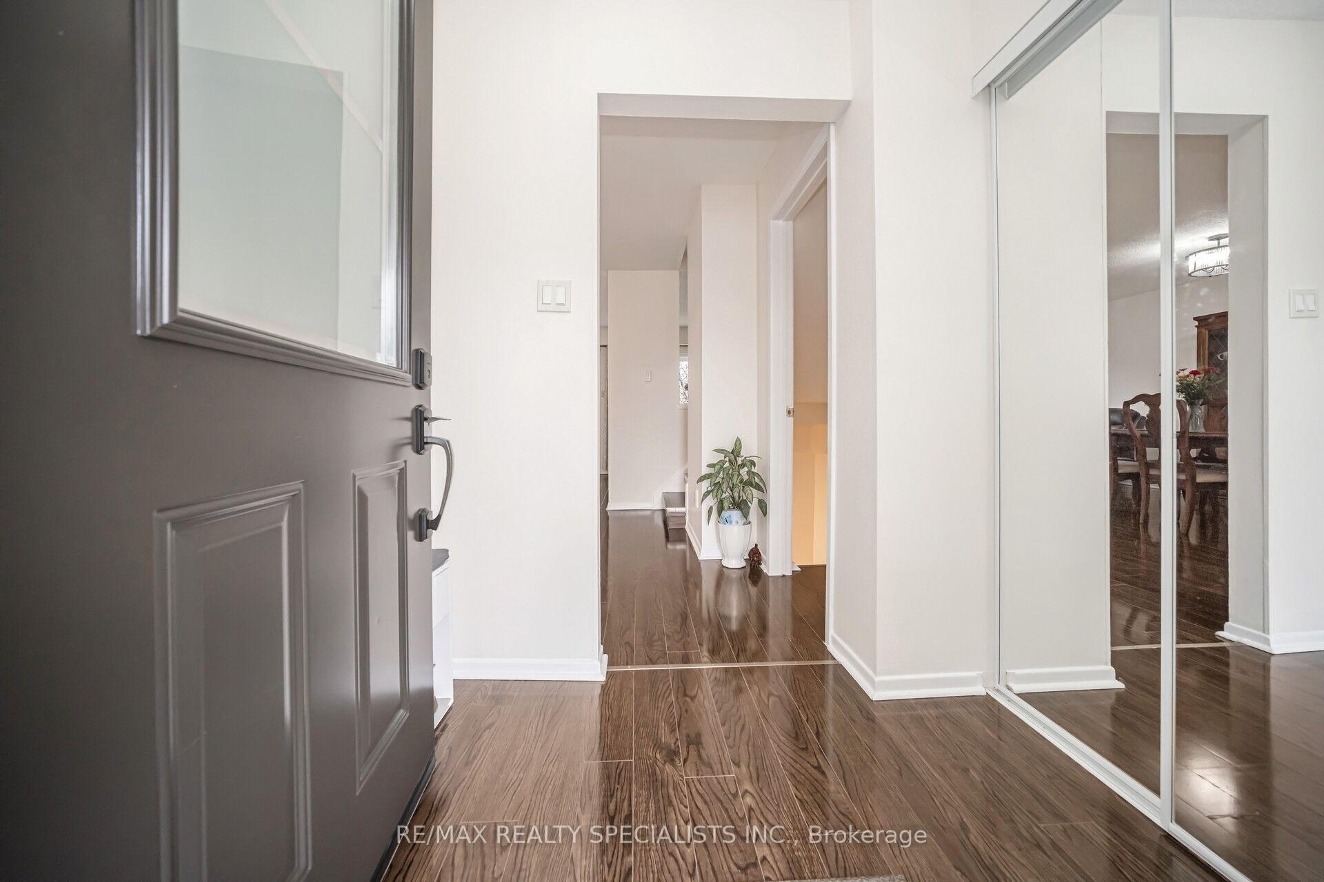 Photo 6 of 70 Primrose Crescent, Brampton, Heart Lake West — HOMEH