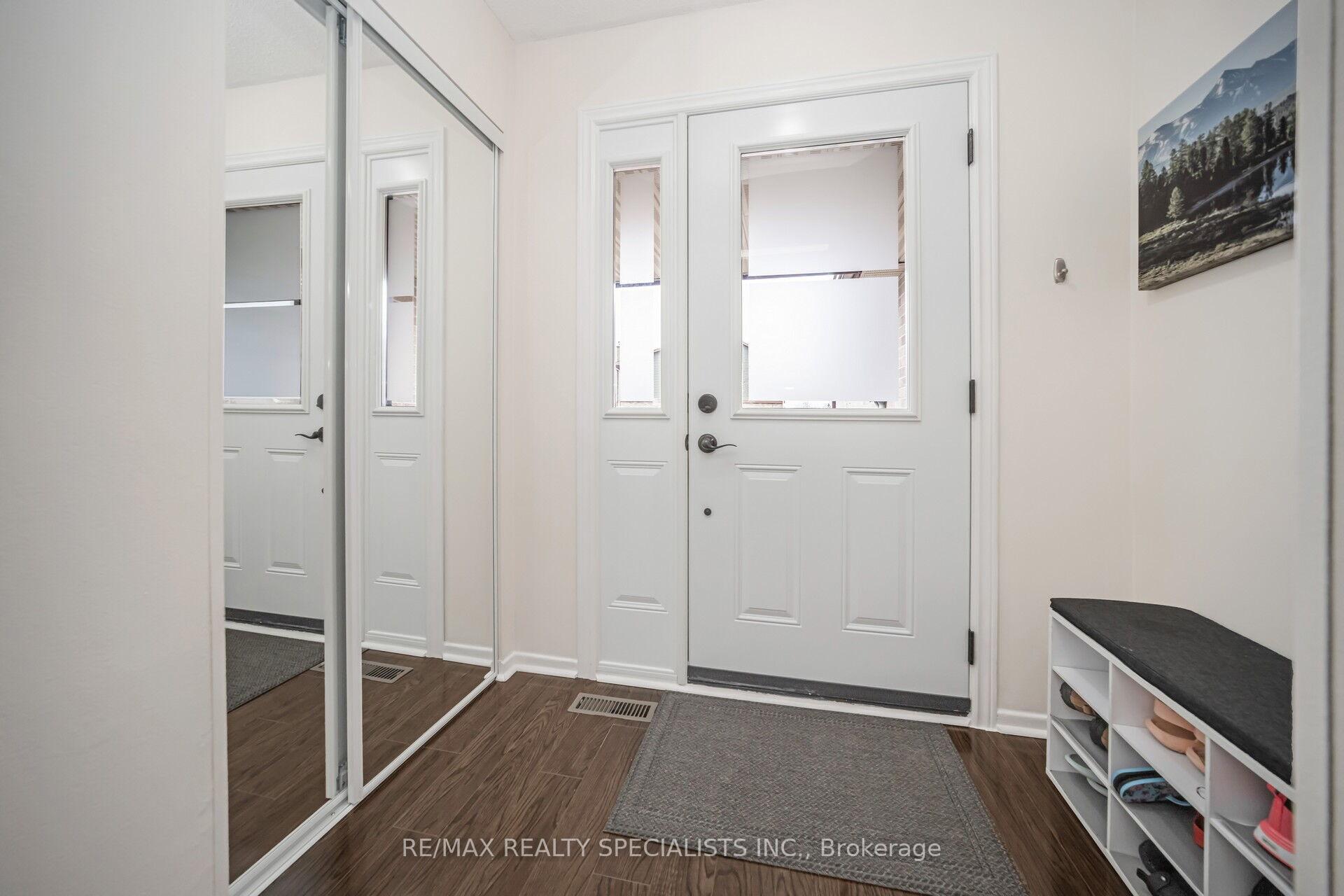 Photo 2 of 70 Primrose Crescent, Brampton, Heart Lake West — HOMEH