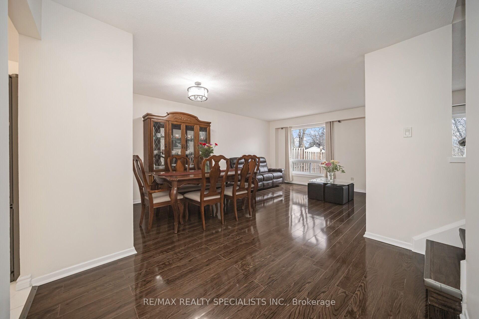 Photo 10 of 70 Primrose Crescent, Brampton, Heart Lake West — HOMEH