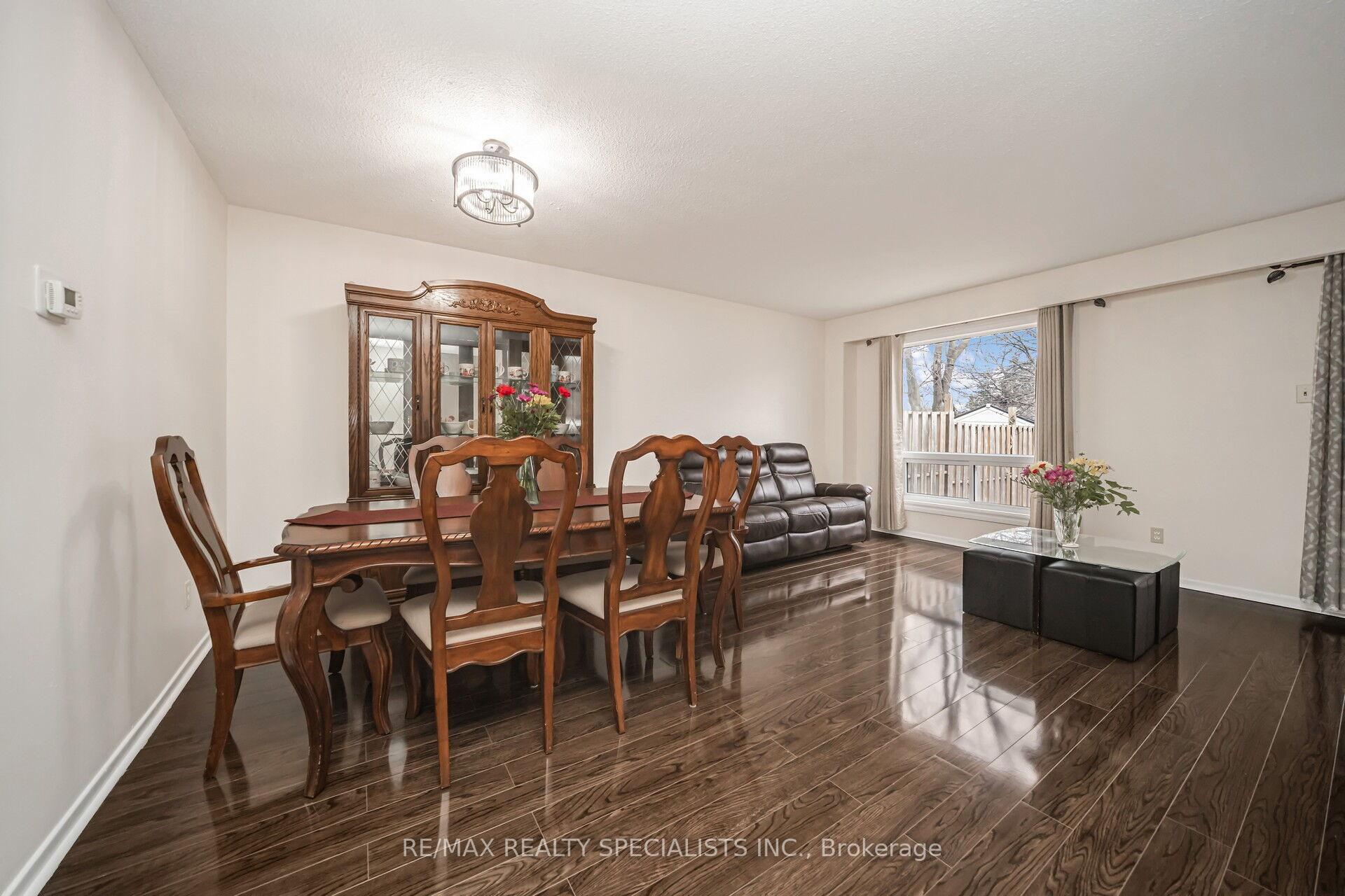 Photo 3 of 70 Primrose Crescent, Brampton, Heart Lake West — HOMEH