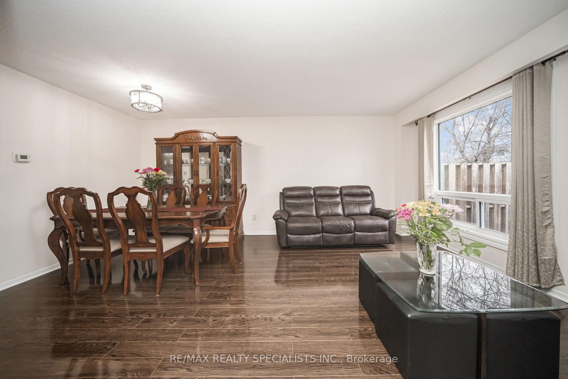 Photo 13 of 70 Primrose Crescent, Brampton, Heart Lake West — HOMEH