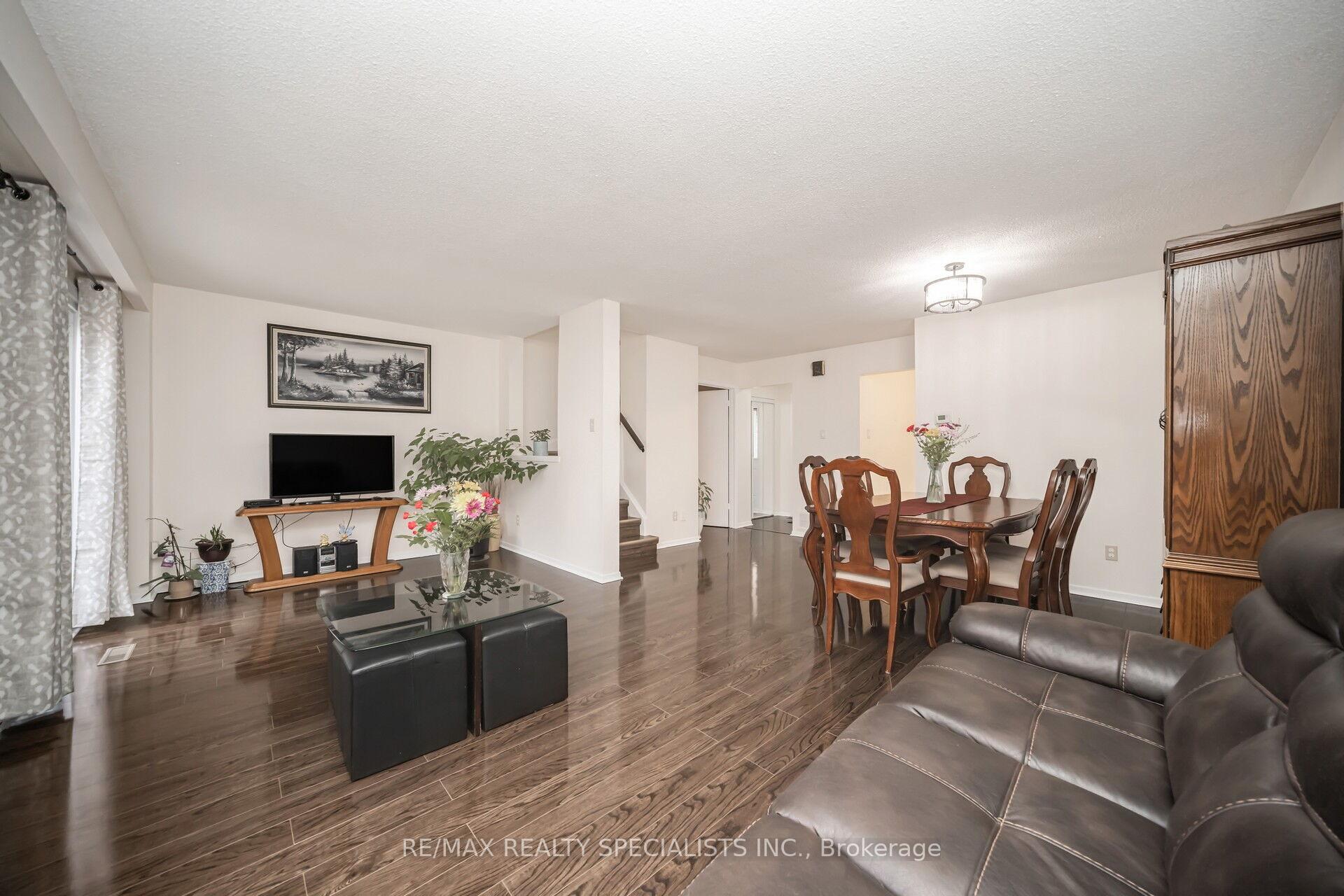 Photo 16 of 70 Primrose Crescent, Brampton, Heart Lake West — HOMEH