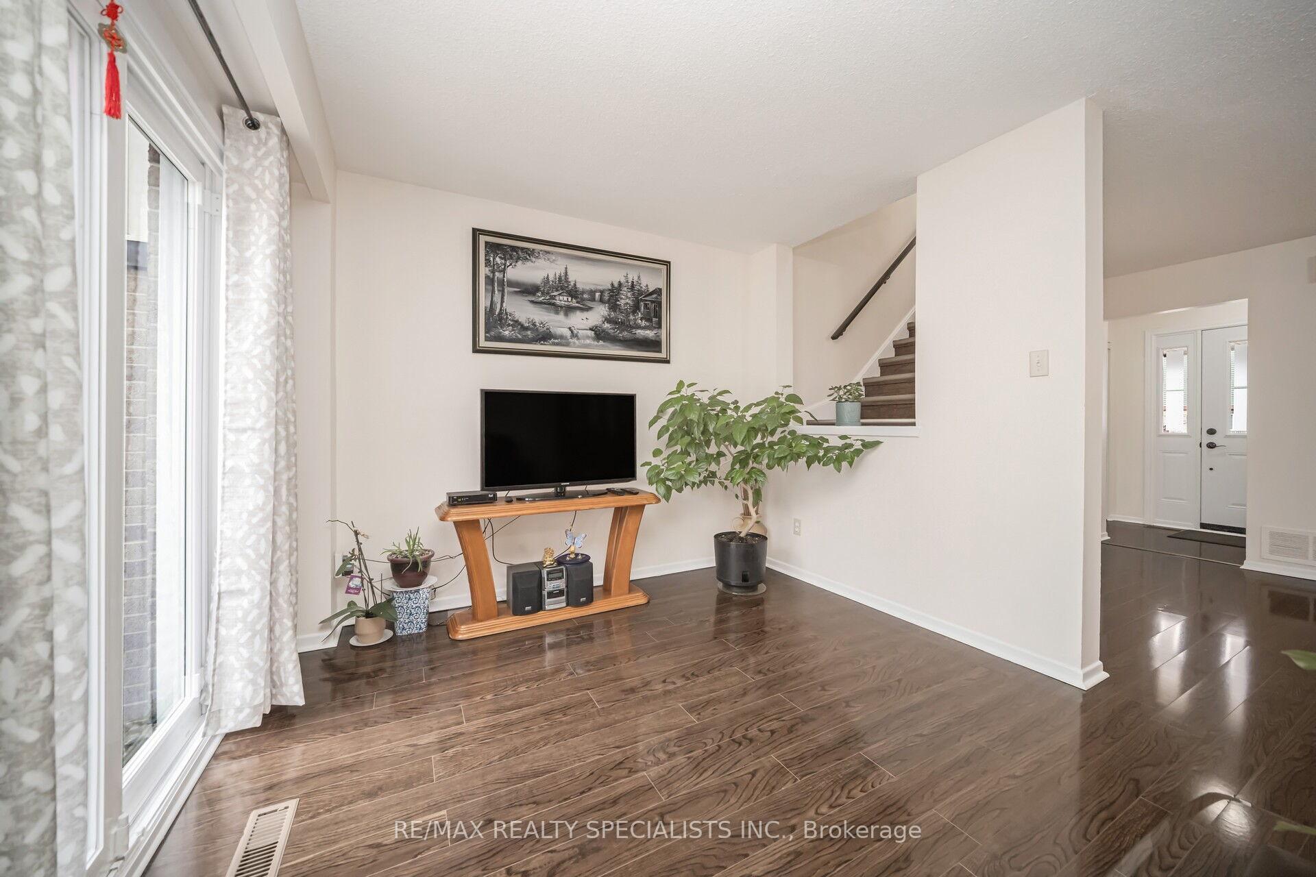 Photo 21 of 70 Primrose Crescent, Brampton, Heart Lake West — HOMEH