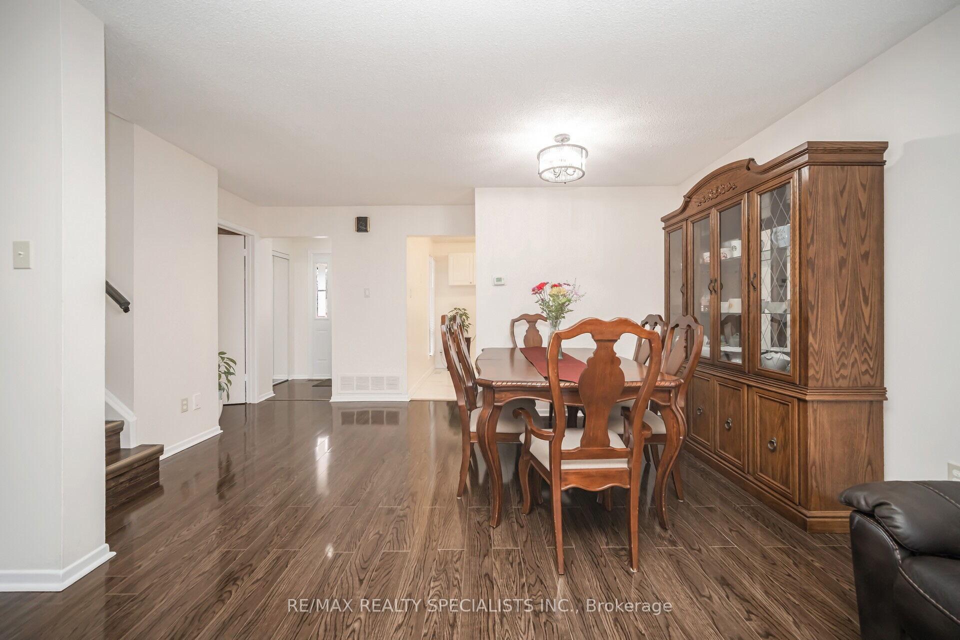 Photo 17 of 70 Primrose Crescent, Brampton, Heart Lake West — HOMEH