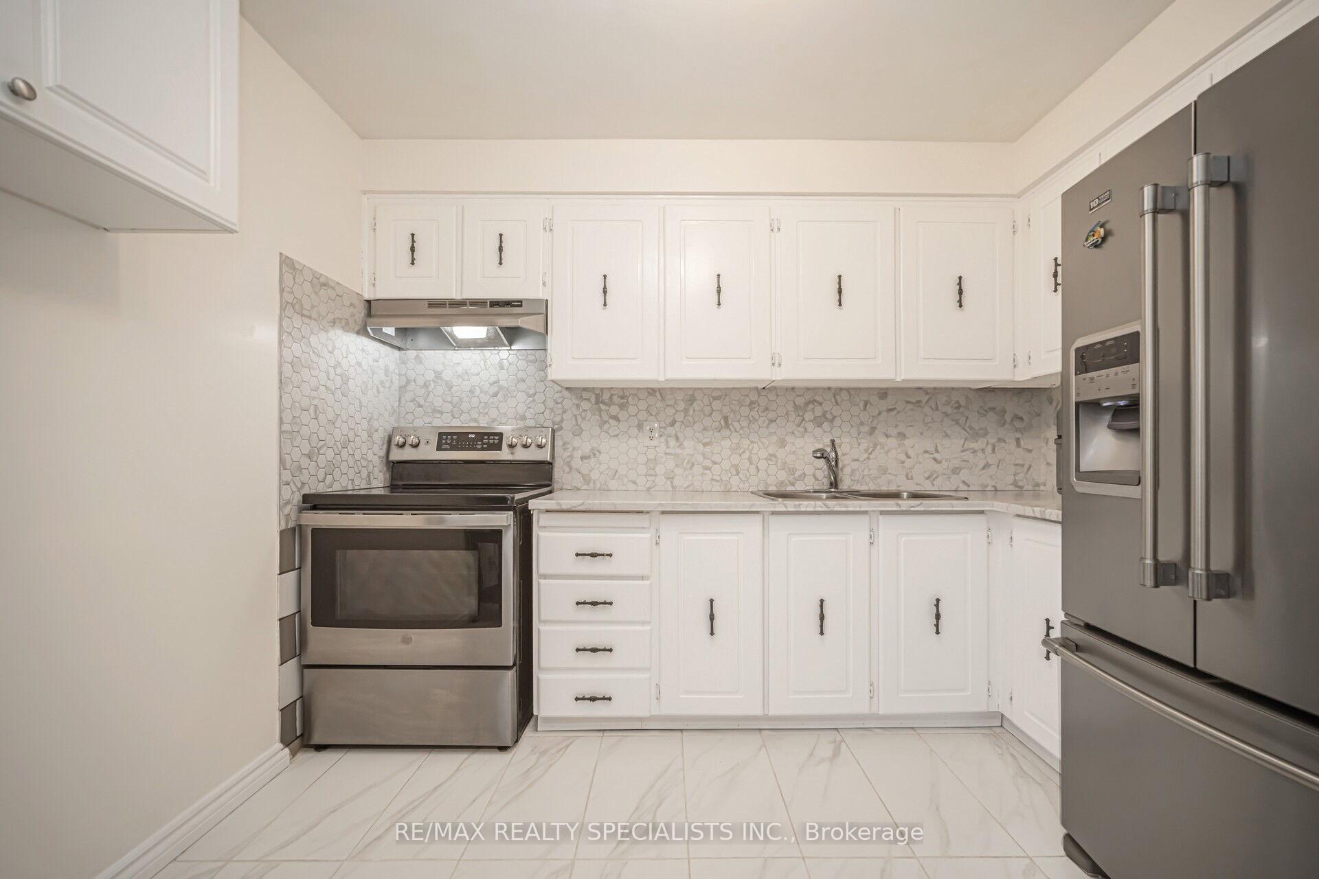 Photo 14 of 70 Primrose Crescent, Brampton, Heart Lake West — HOMEH