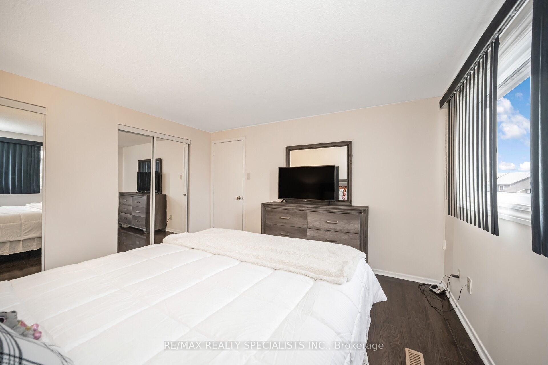 Photo 19 of 70 Primrose Crescent, Brampton, Heart Lake West — HOMEH