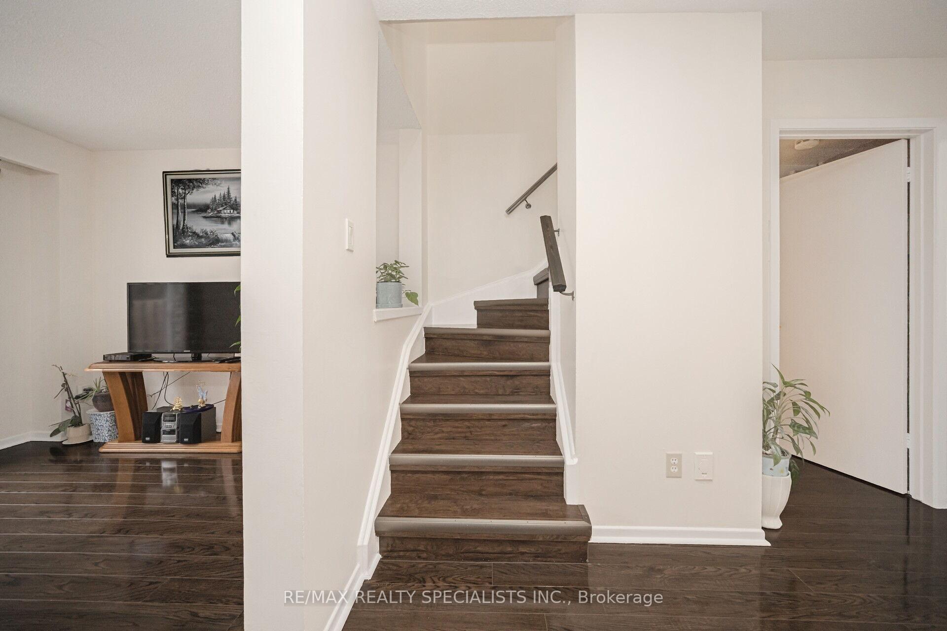 Photo 26 of 70 Primrose Crescent, Brampton, Heart Lake West — HOMEH