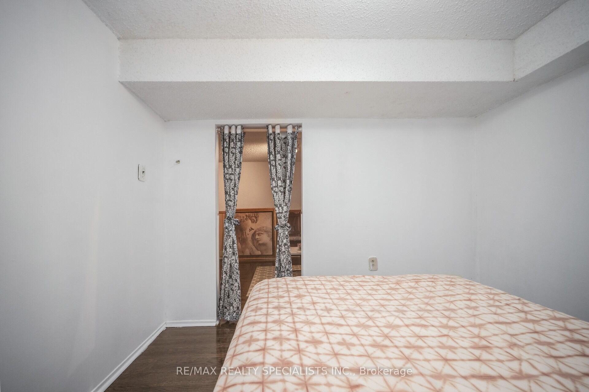 Photo 32 of 70 Primrose Crescent, Brampton, Heart Lake West — HOMEH