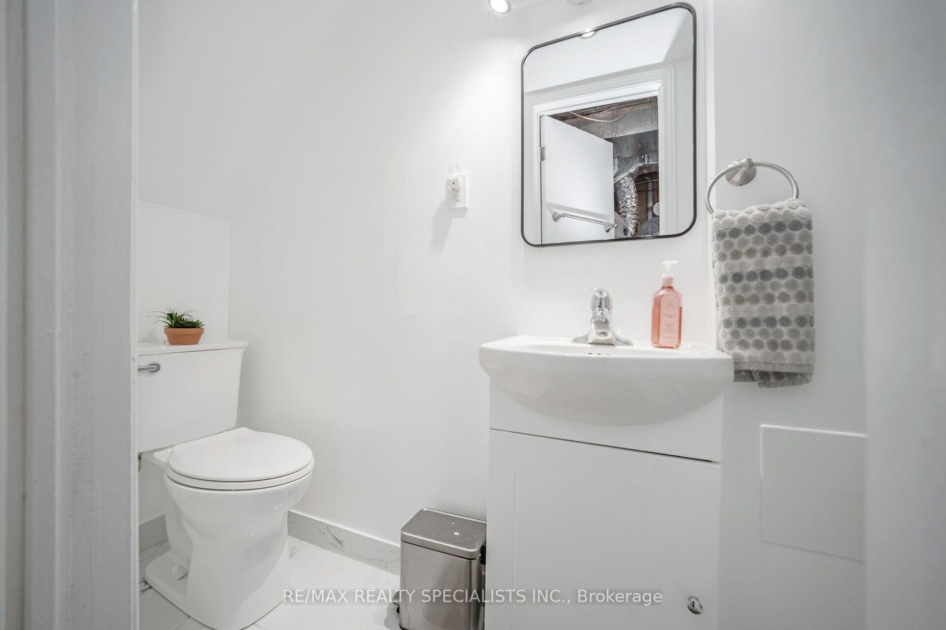 Photo 34 of 70 Primrose Crescent, Brampton, Heart Lake West — HOMEH