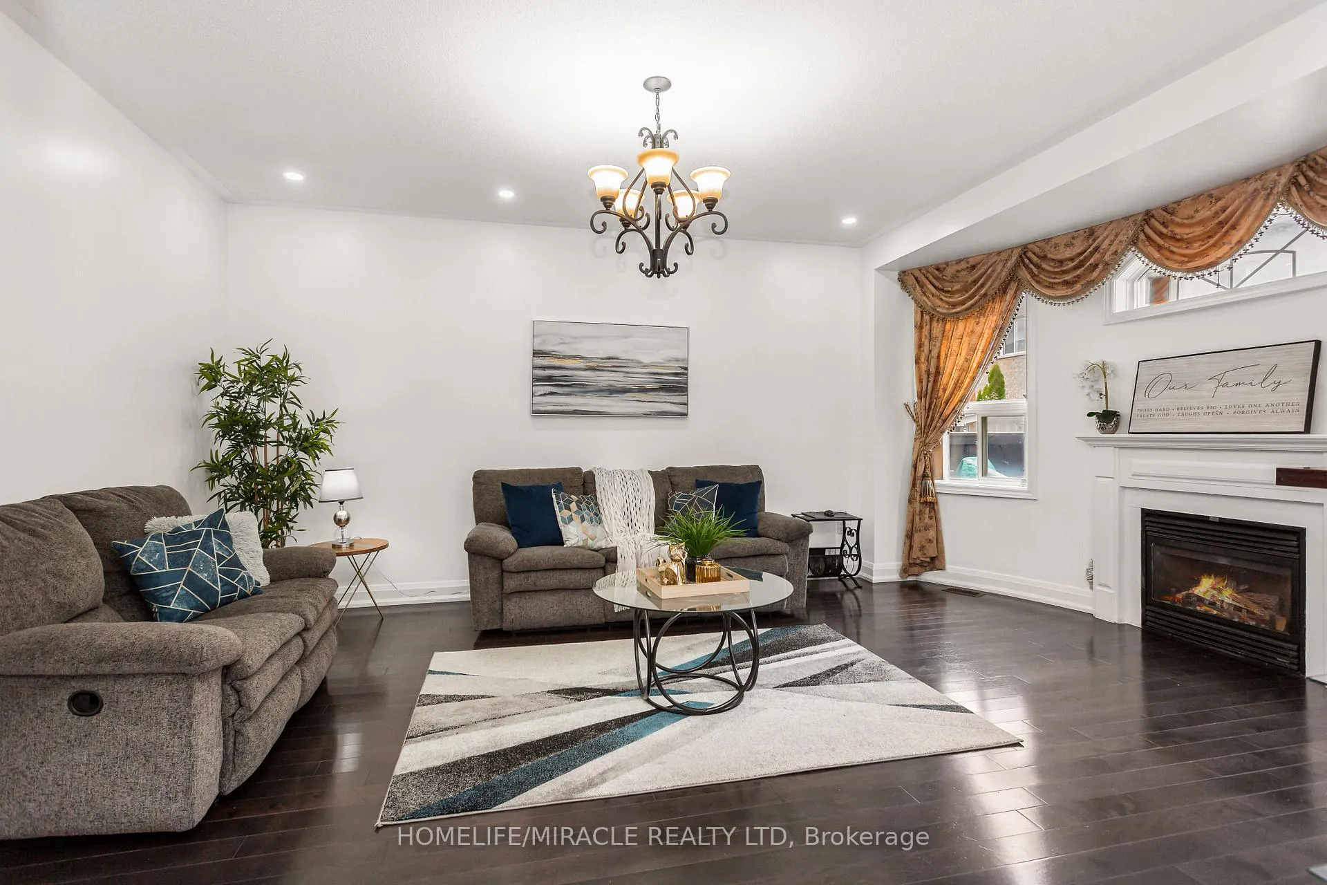 Photo 8 of 20 Atira Avenue, Brampton, Fletcher's Meadow — HOMEH