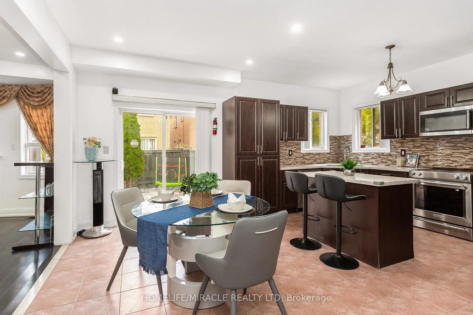 Photo 10 of 20 Atira Avenue, Brampton, Fletcher's Meadow — HOMEH