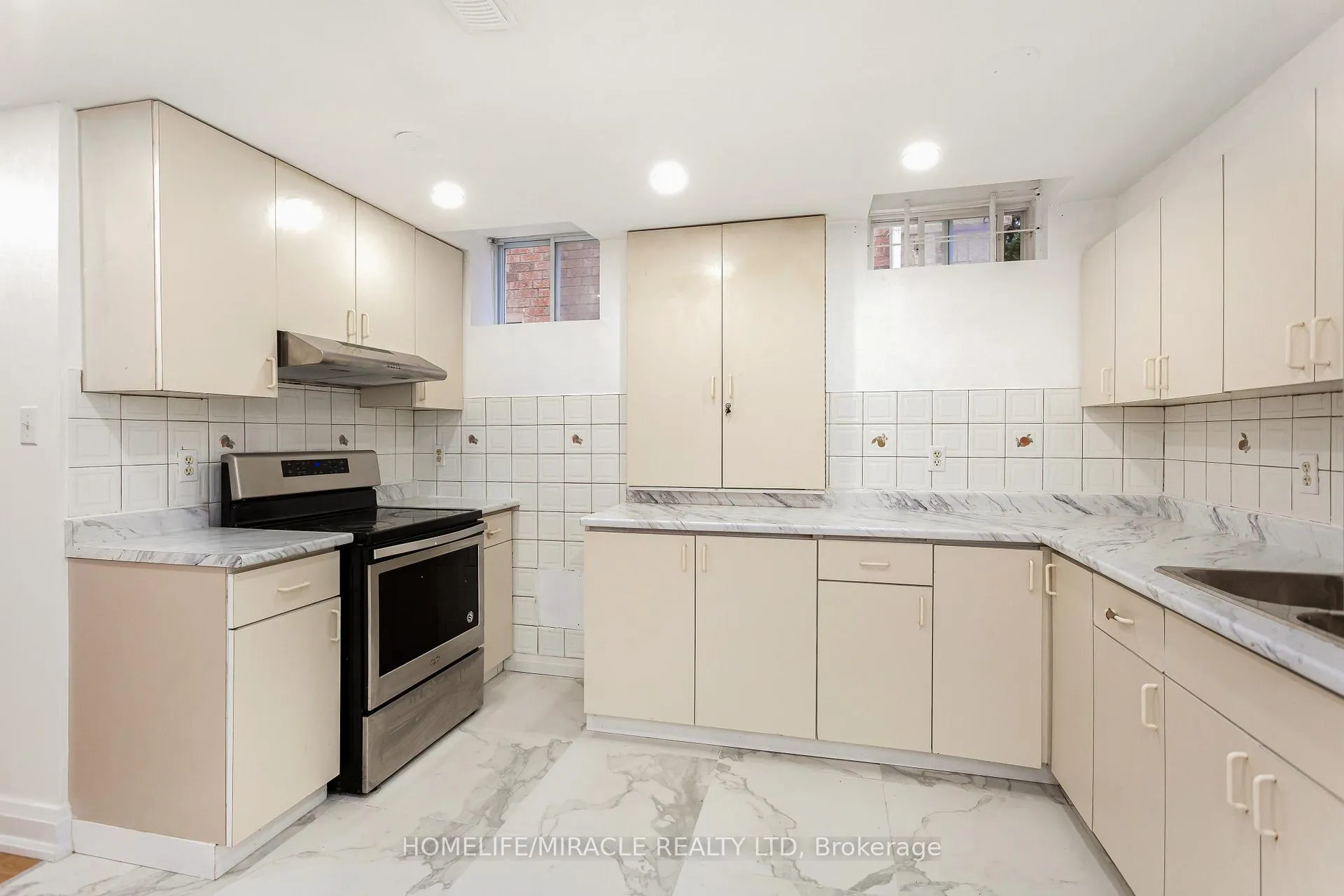 Photo 38 of 20 Atira Avenue, Brampton, Fletcher's Meadow — HOMEH