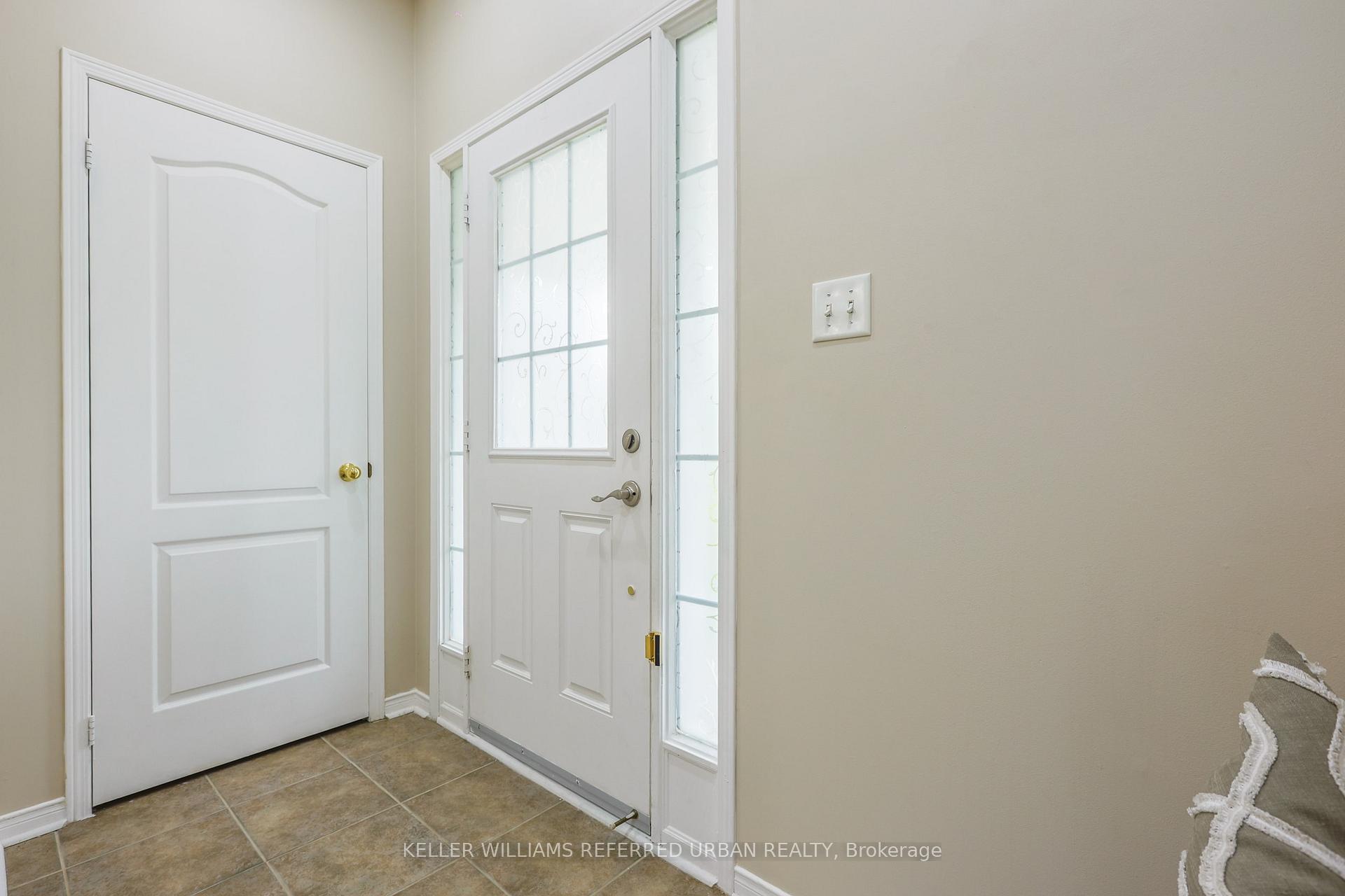 Photo 4 of 50 Hornsell Circle, Ajax, Northeast Ajax — HOMEH