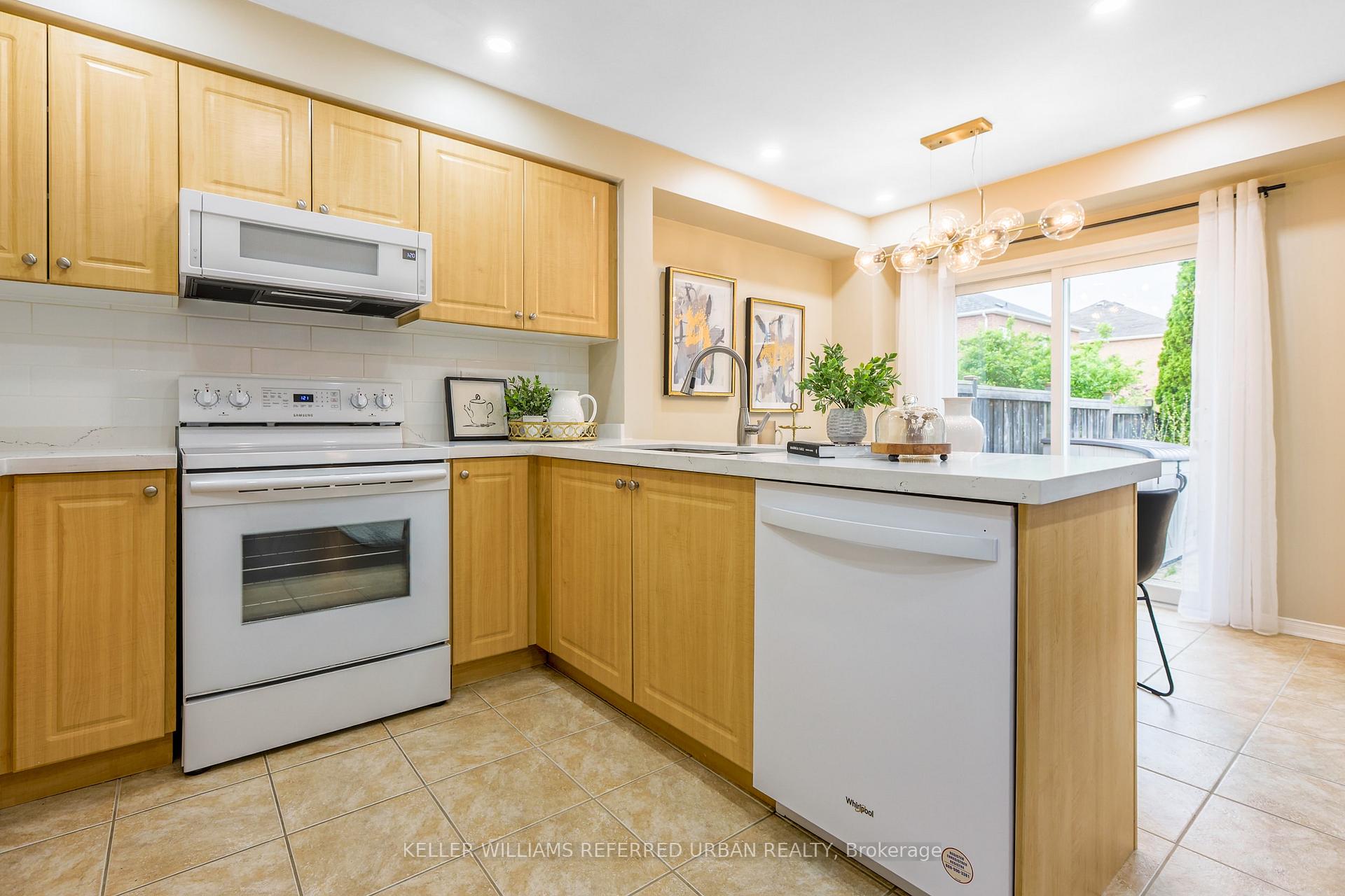 Photo 13 of 50 Hornsell Circle, Ajax, Northeast Ajax — HOMEH