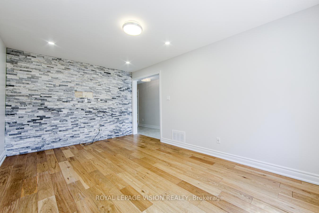 Photo 9 of 71 Sterling Crescent, Vaughan, Maple — HOMEH
